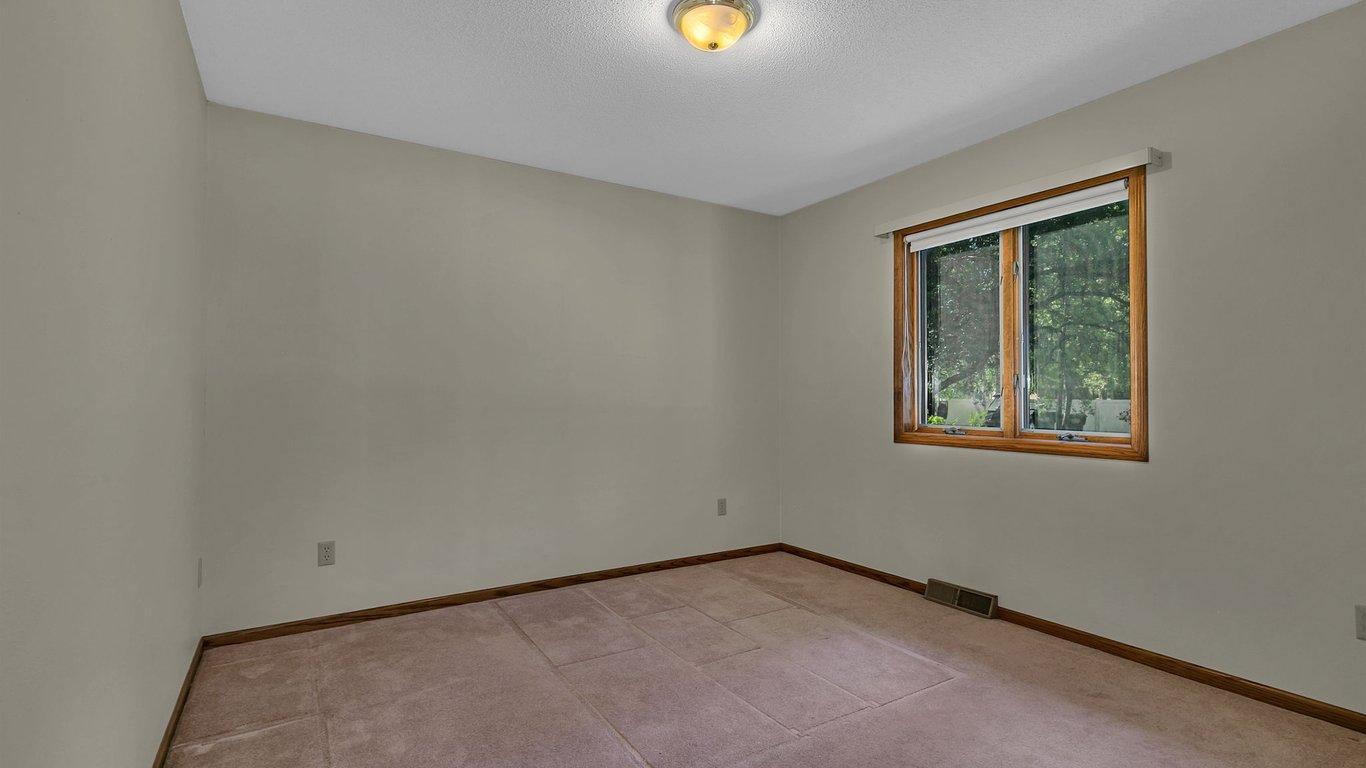 985 Juliet Way Property Photo 32