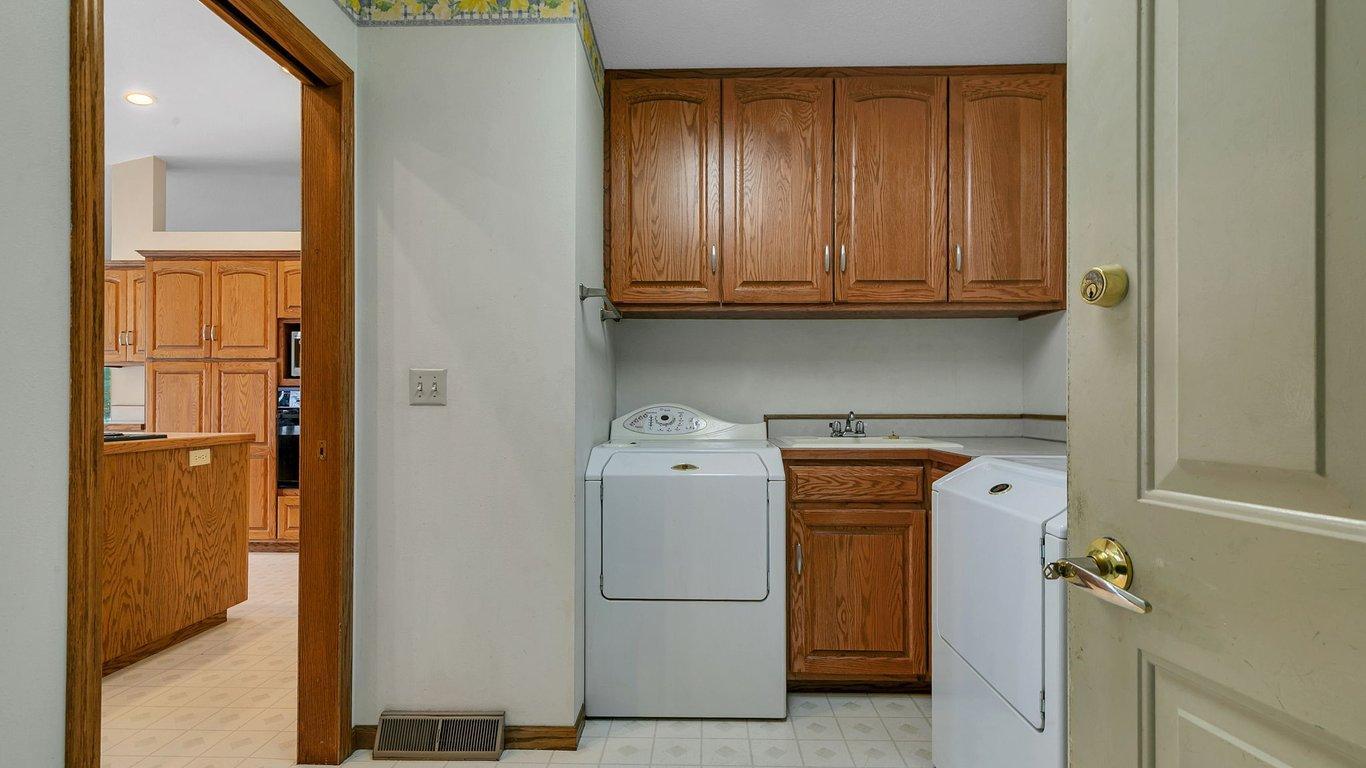 985 Juliet Way Property Photo 33