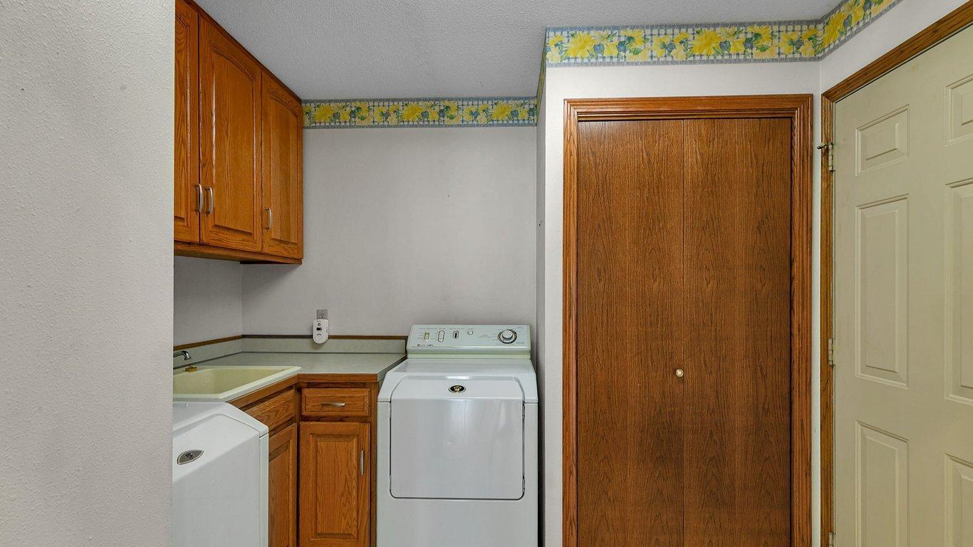 985 Juliet Way Property Photo 34