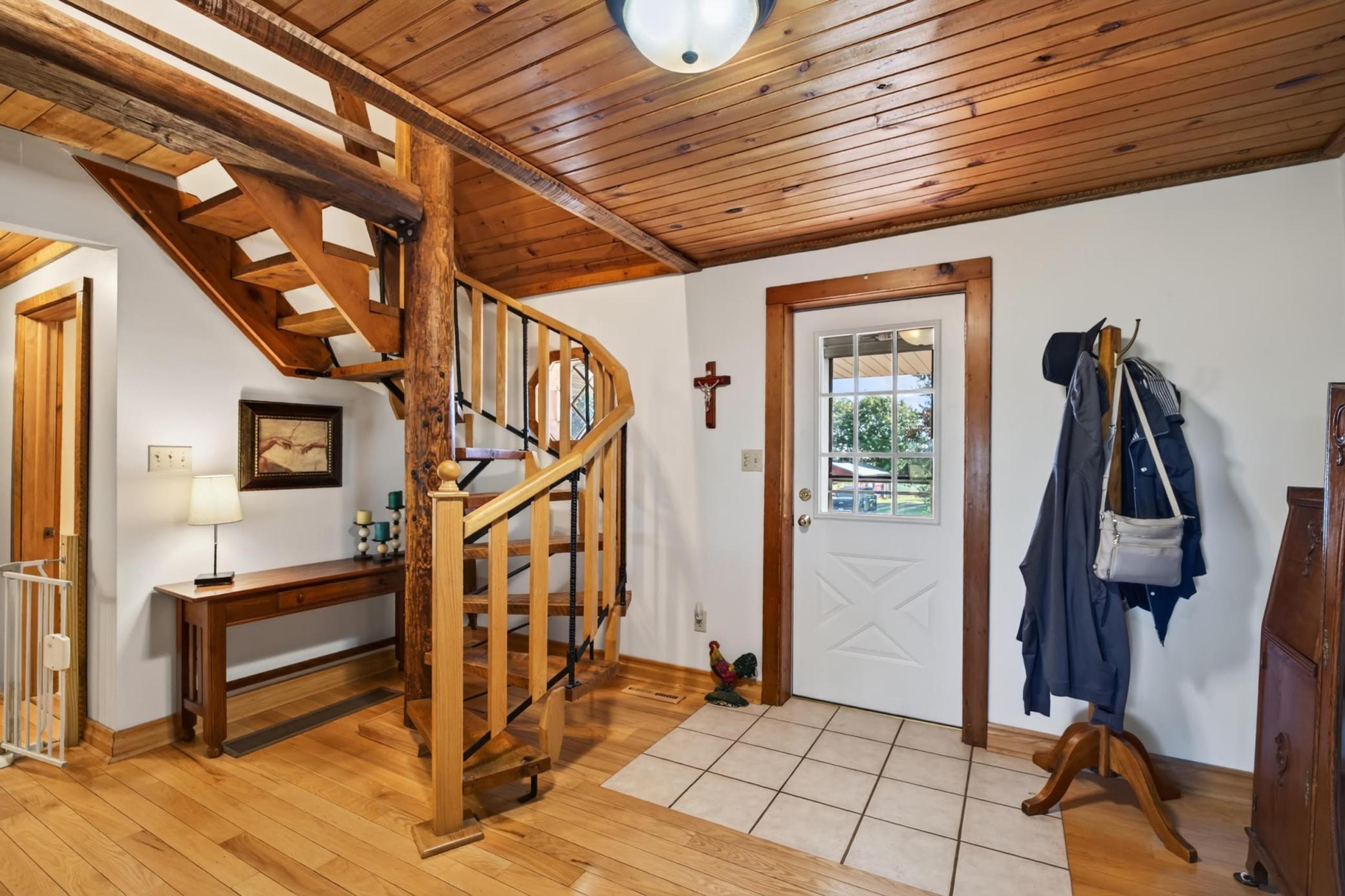 6119 County Road 10 Se Property Photo 4