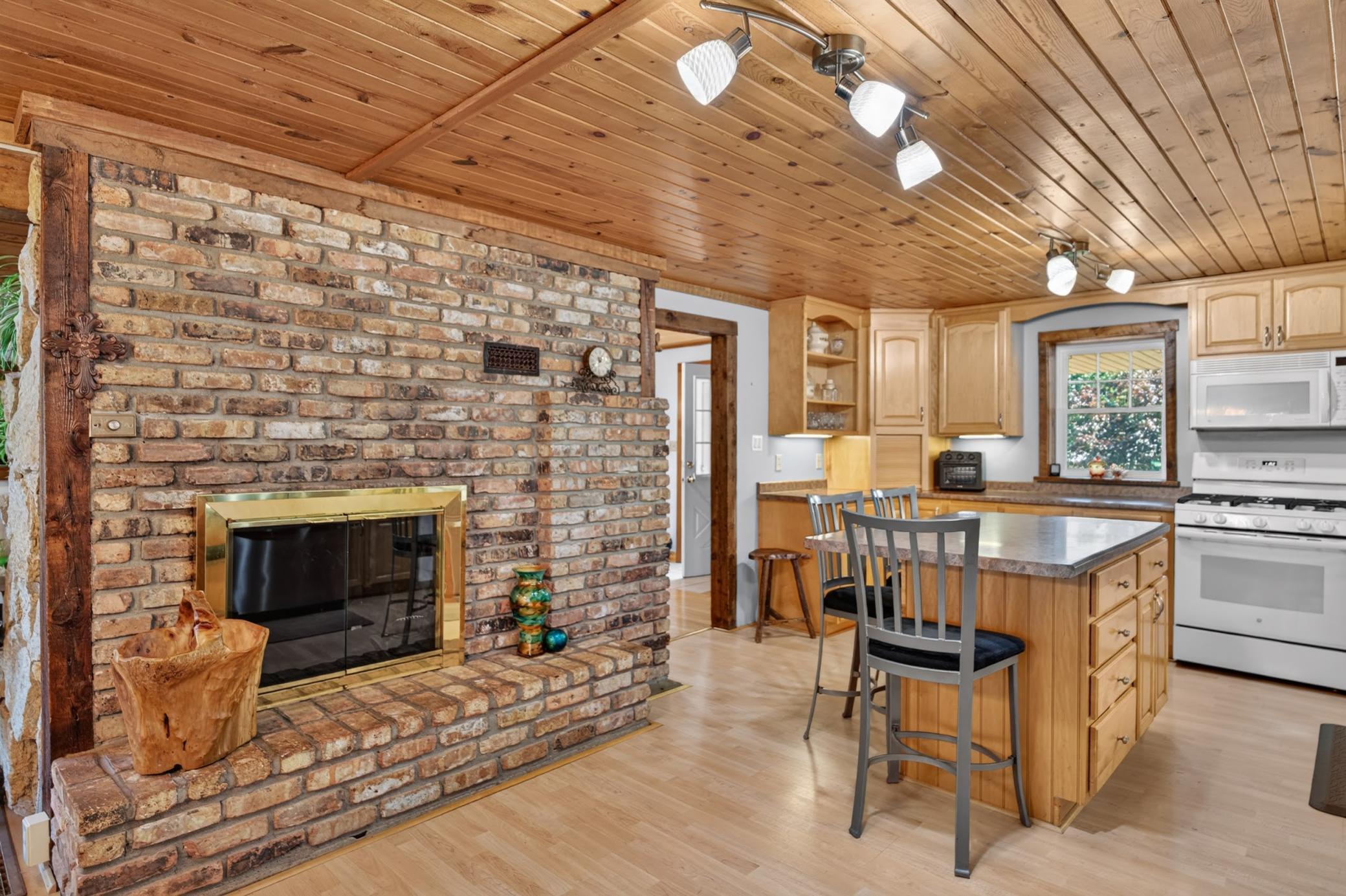 6119 County Road 10 Se Property Photo 12