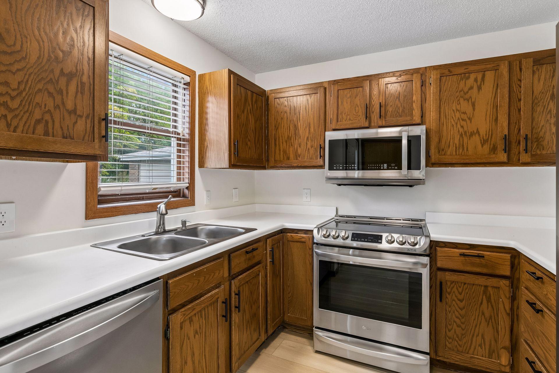 942 E Travelers Trail 58 Property Photo 4