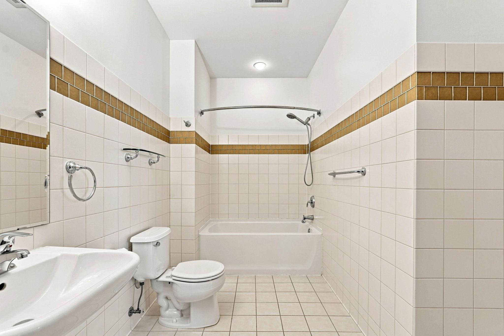 1701 Madison Street Ne 310 Property Photo 20