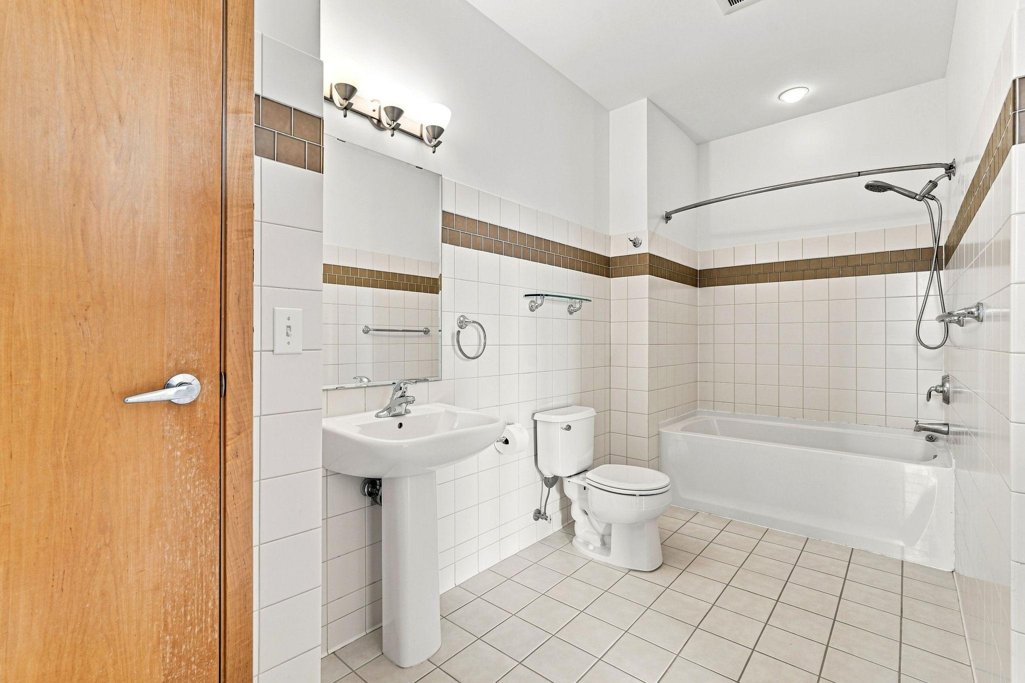1701 Madison Street Ne 310 Property Photo 21