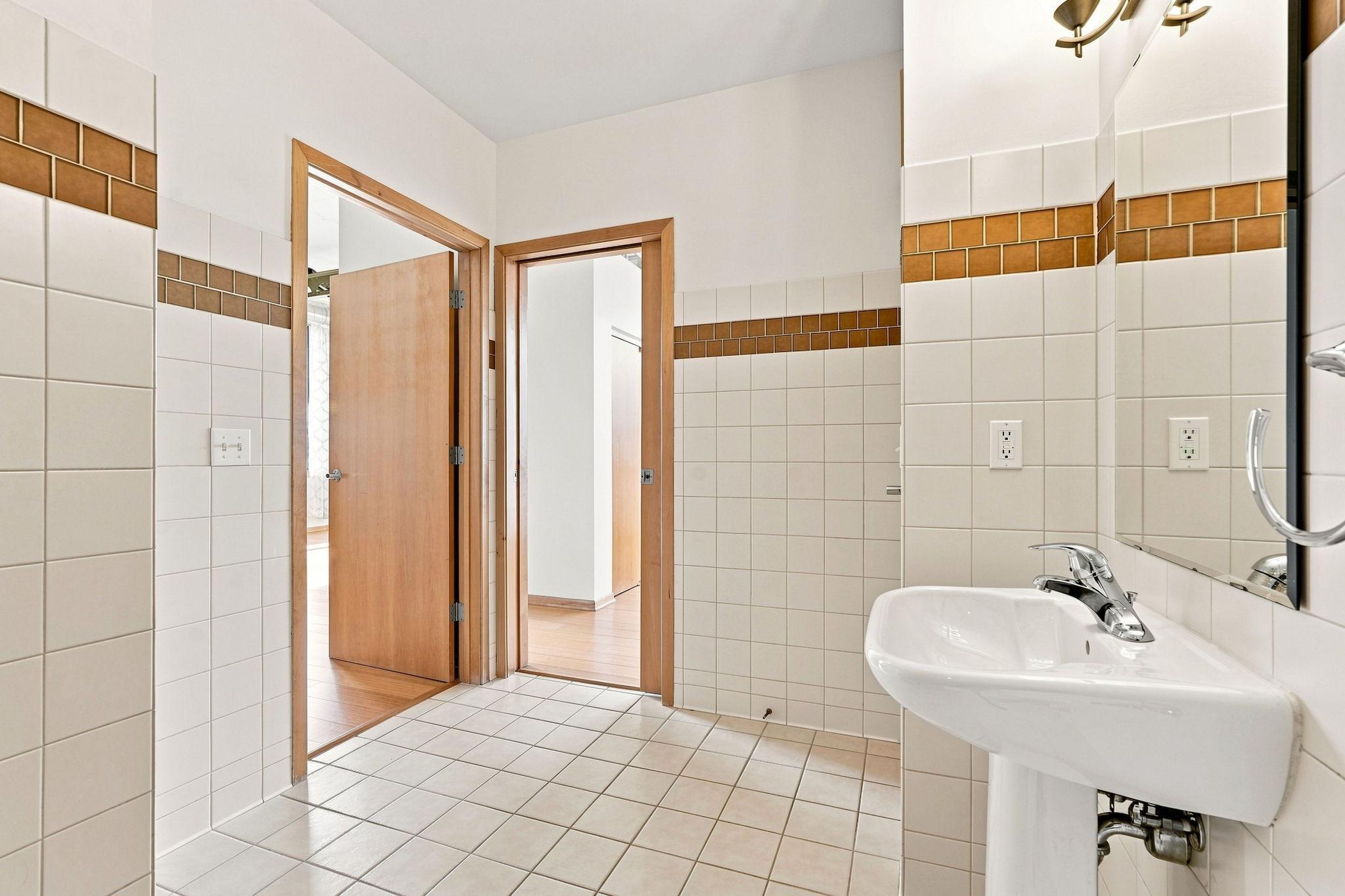 1701 Madison Street Ne 310 Property Photo 22
