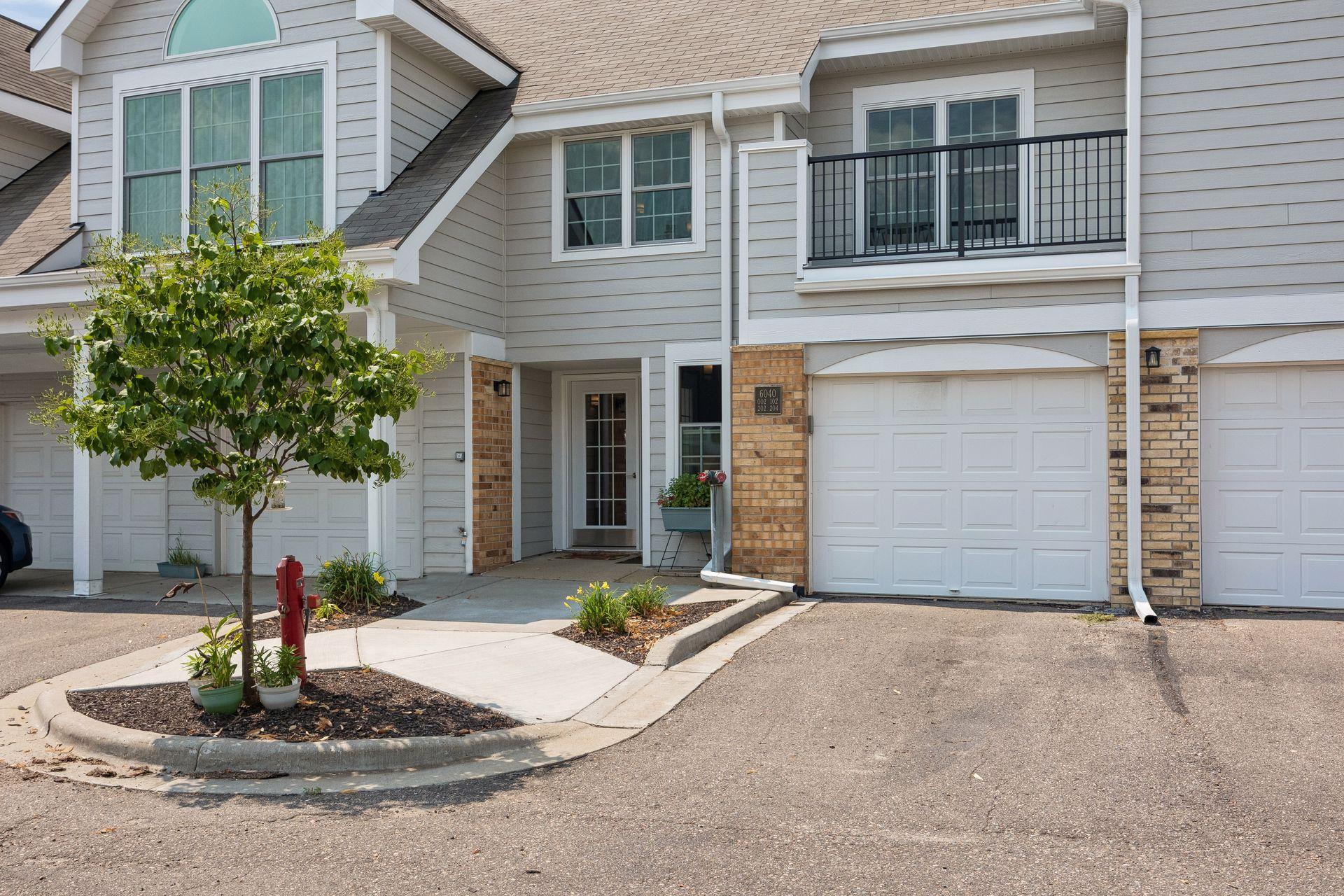 6040 Chasewood Parkway 2 Property Photo 5