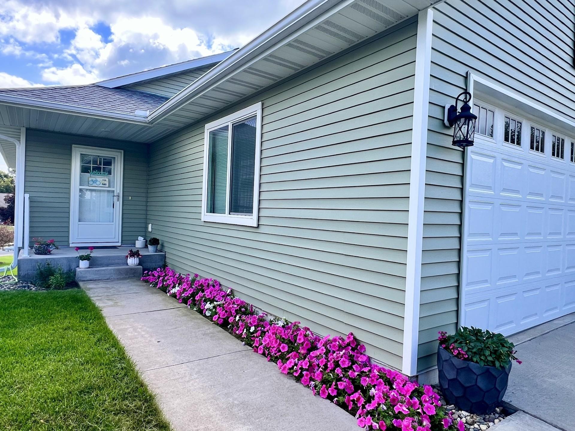1428 Carl Way Property Photo 3