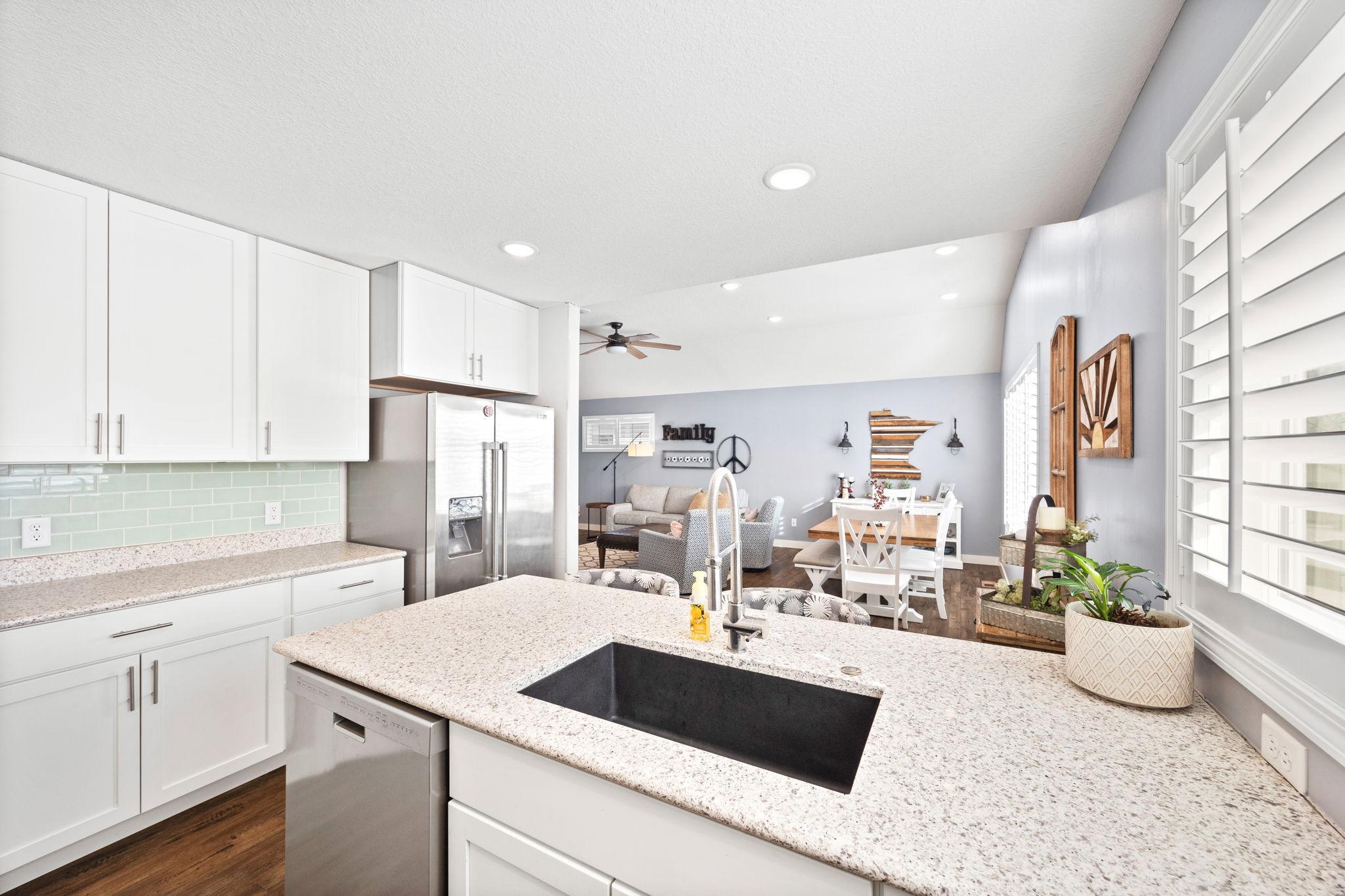 1428 Carl Way Property Photo 6