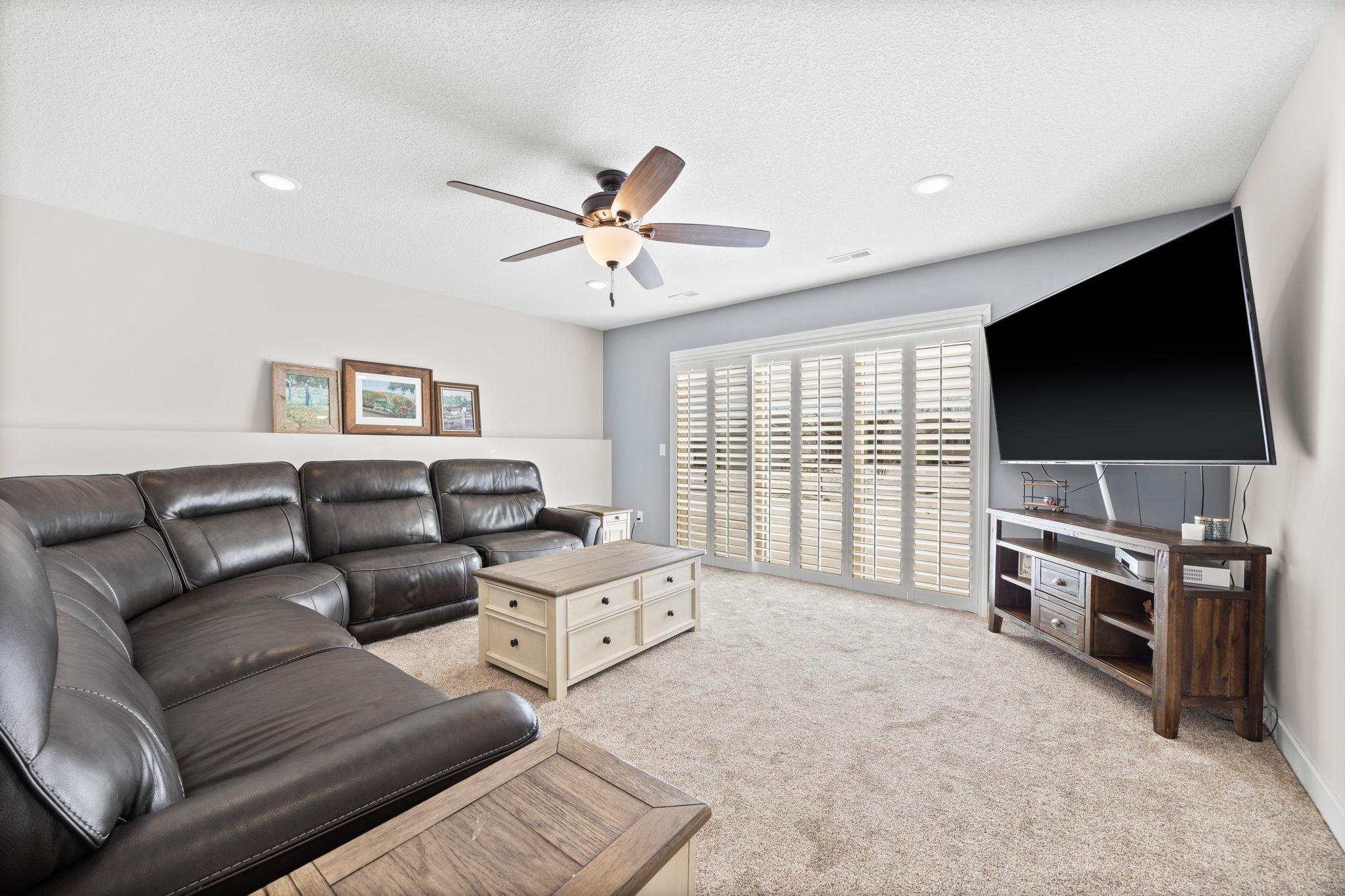 1428 Carl Way Property Photo 21