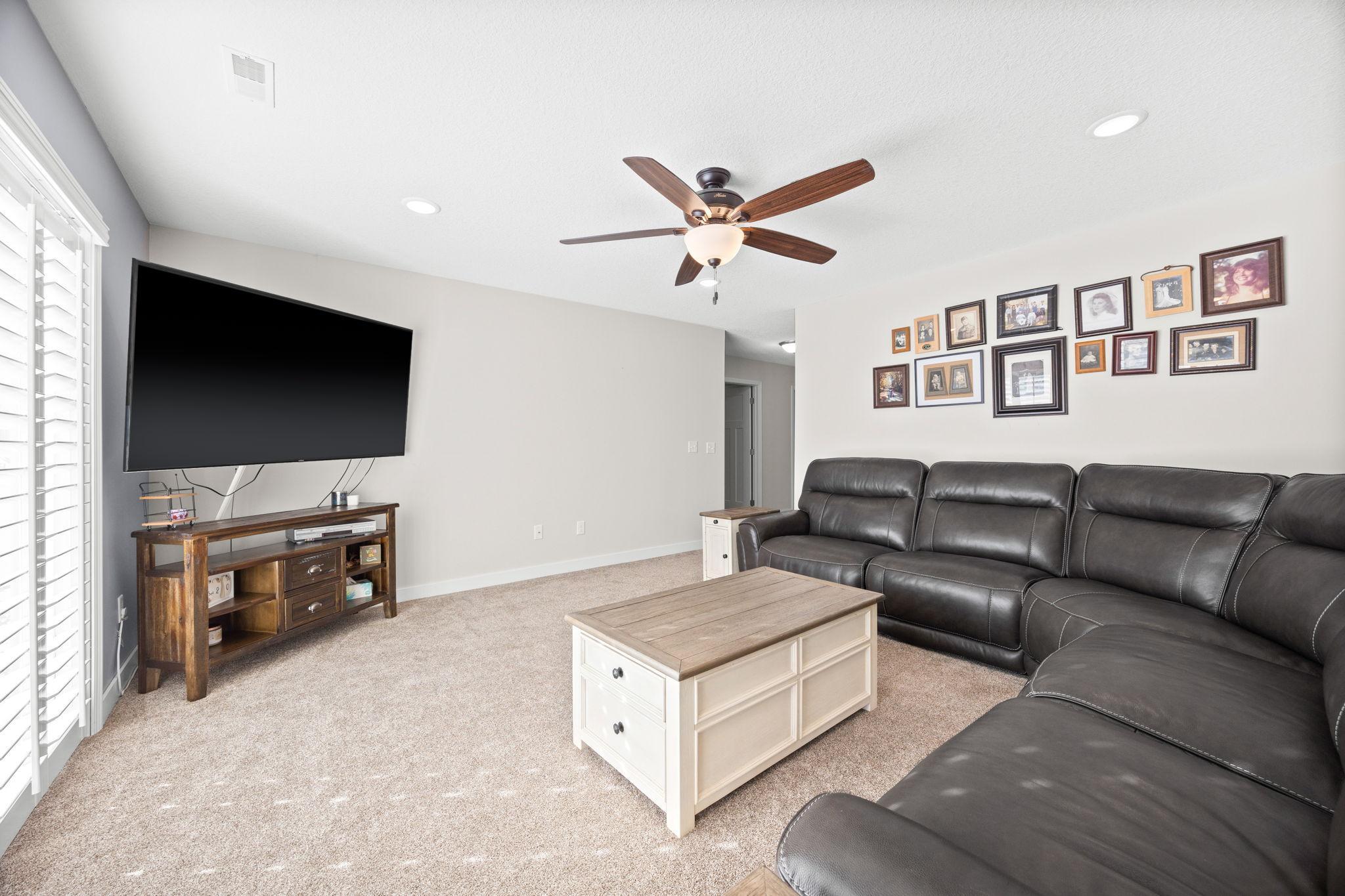 1428 Carl Way Property Photo 22