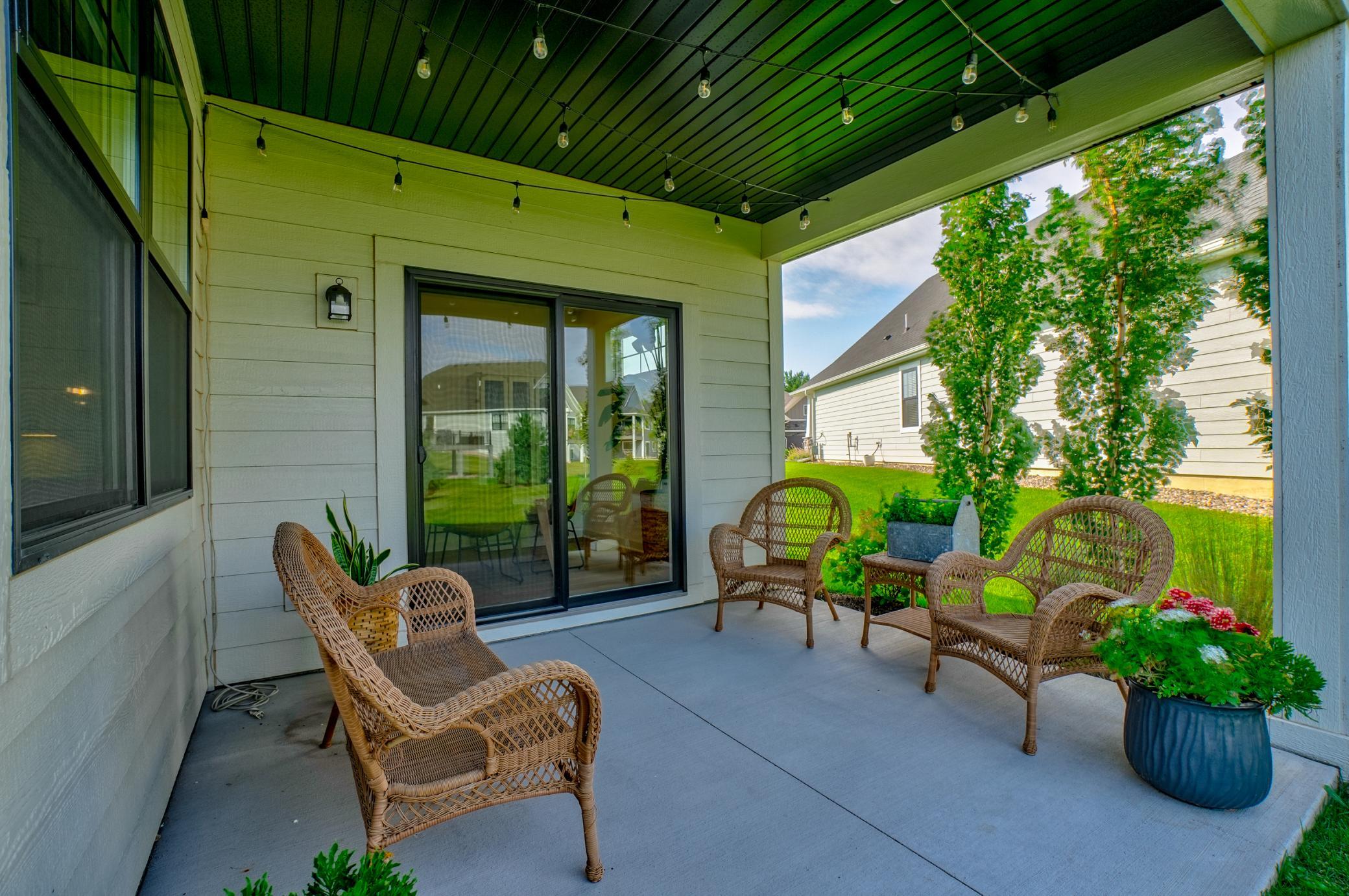 11404 Kings Court N Property Photo 1