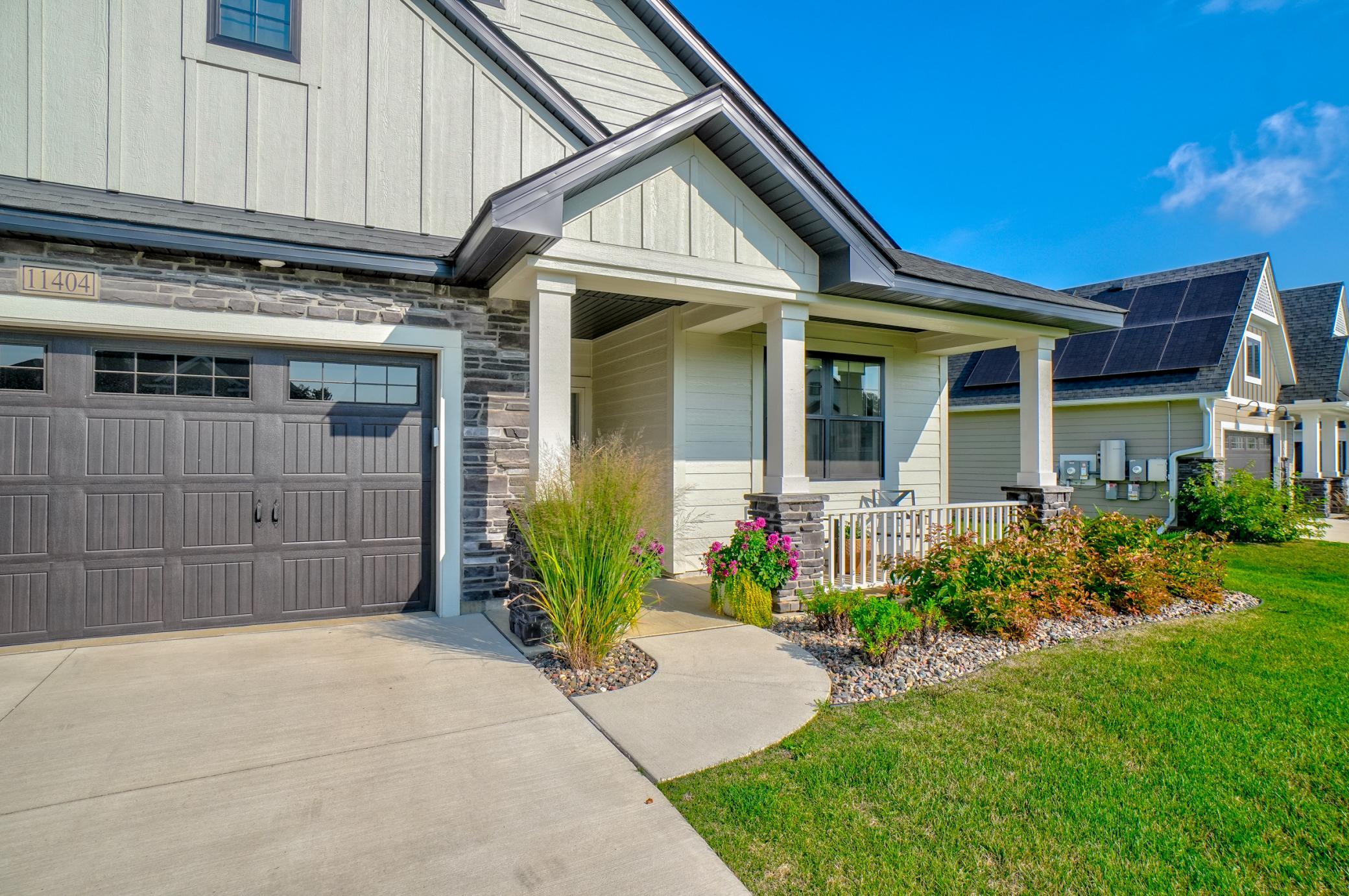 11404 Kings Court N Property Photo 4