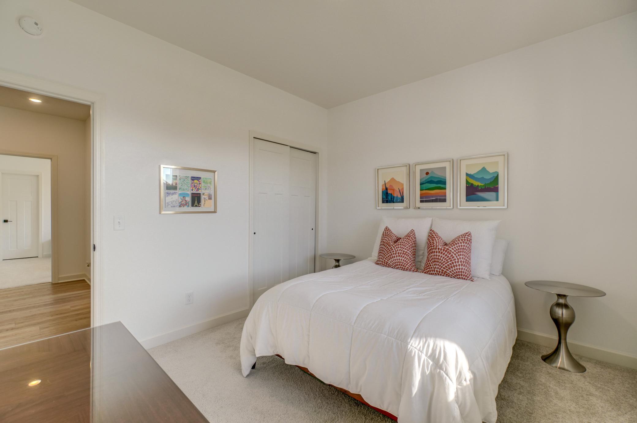 11404 Kings Court N Property Photo 6