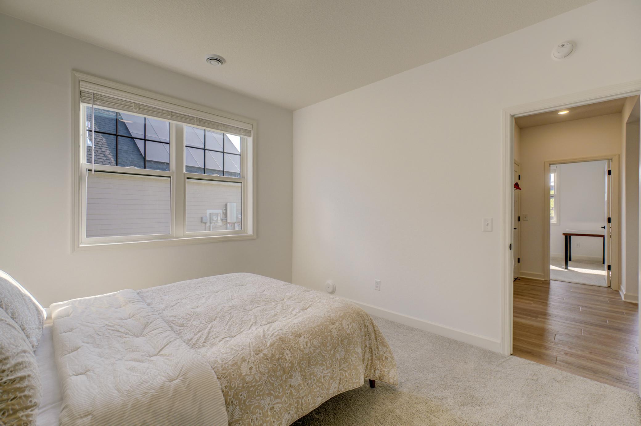 11404 Kings Court N Property Photo 8