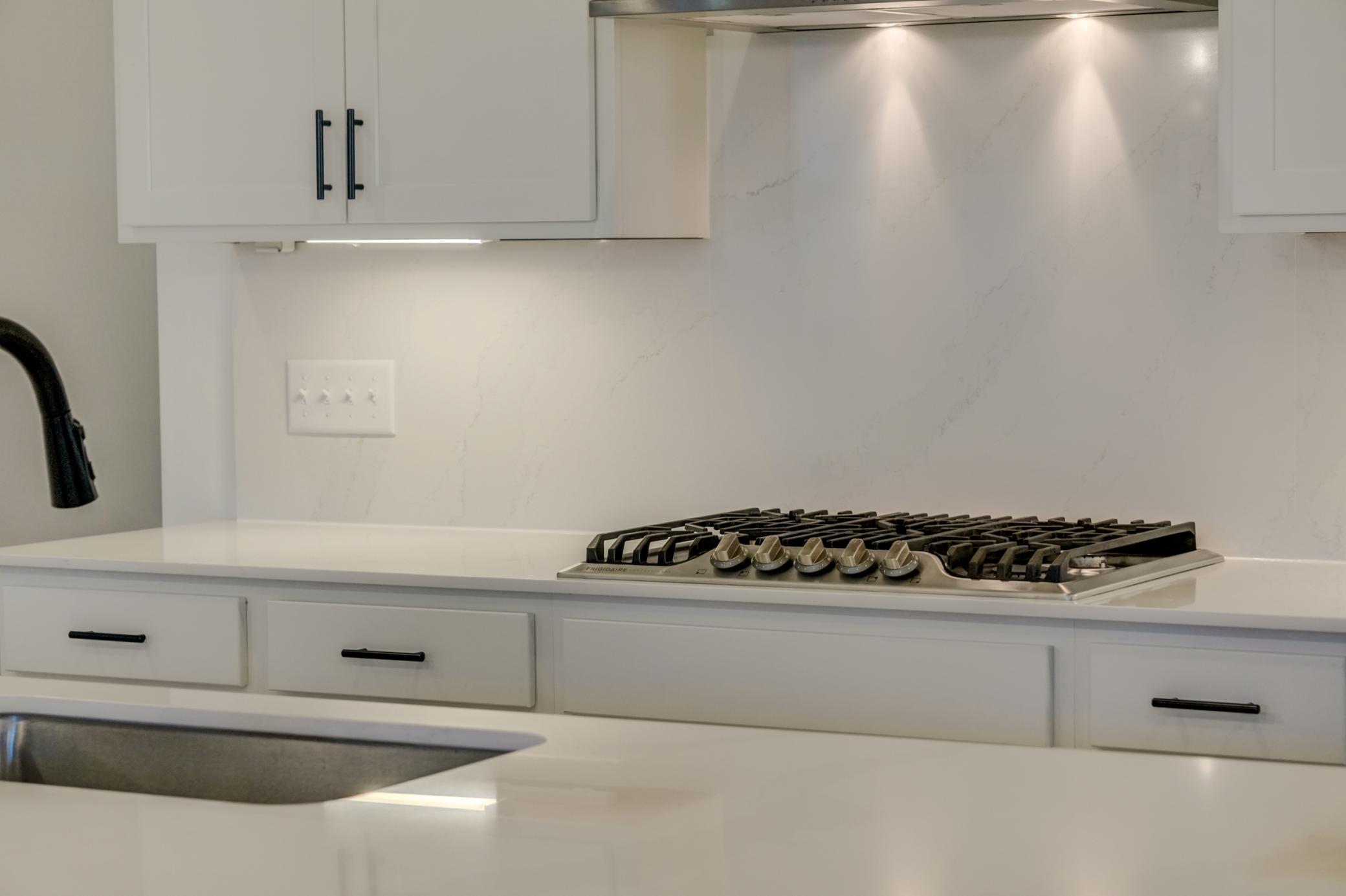 11404 Kings Court N Property Photo 15