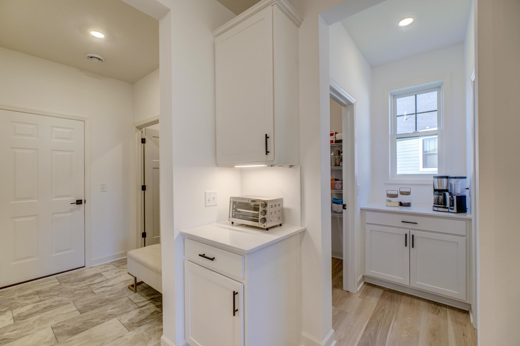 11404 Kings Court N Property Photo 18