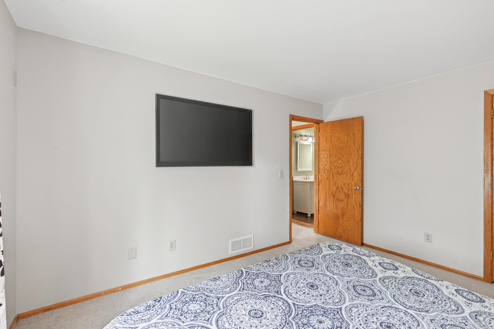 1128 Fox Run Road Property Photo 14