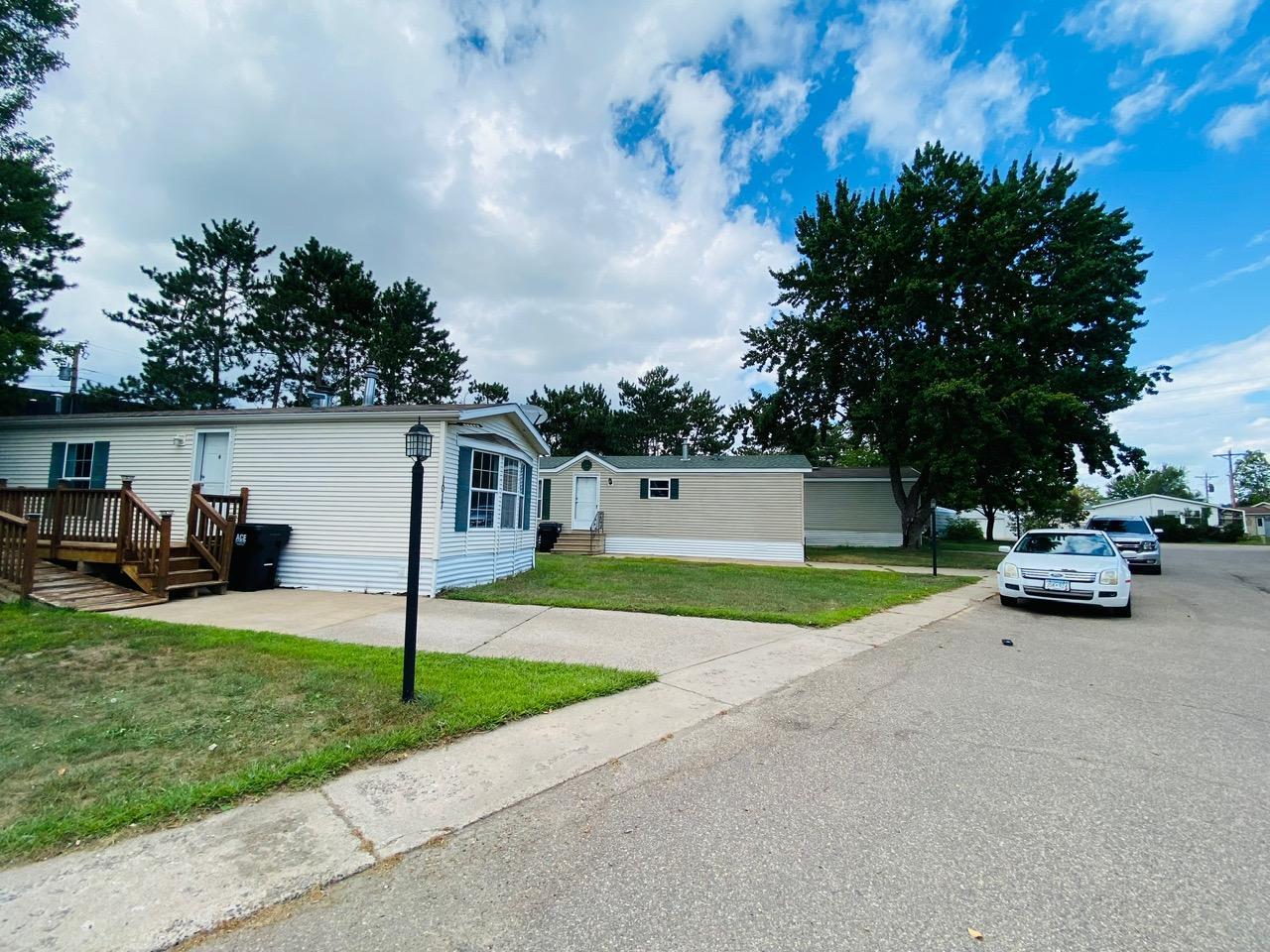 1017 Meadow Lane Ne Property Photo 4