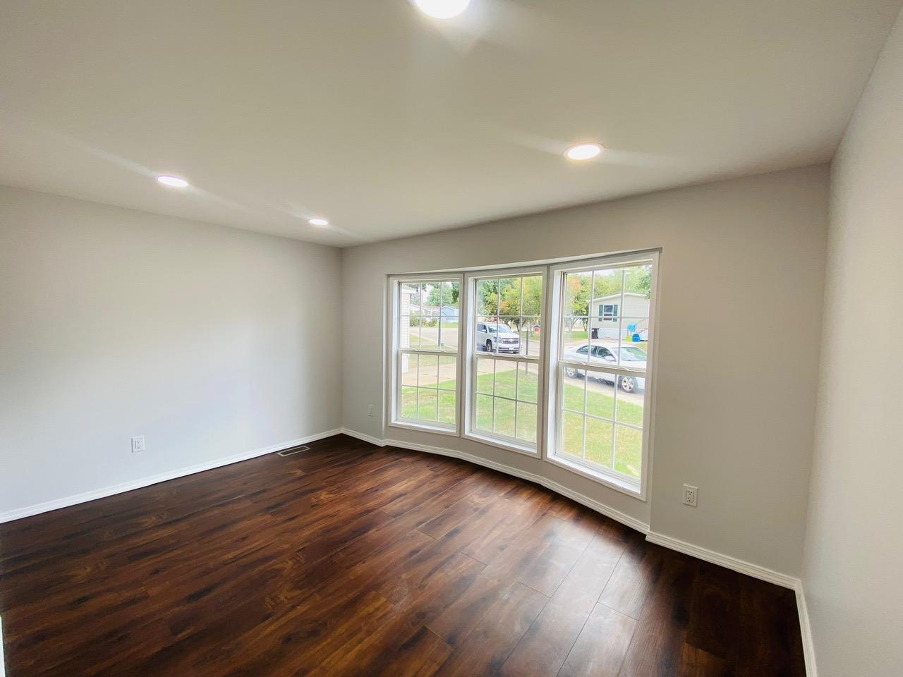 1017 Meadow Lane Ne Property Photo 18