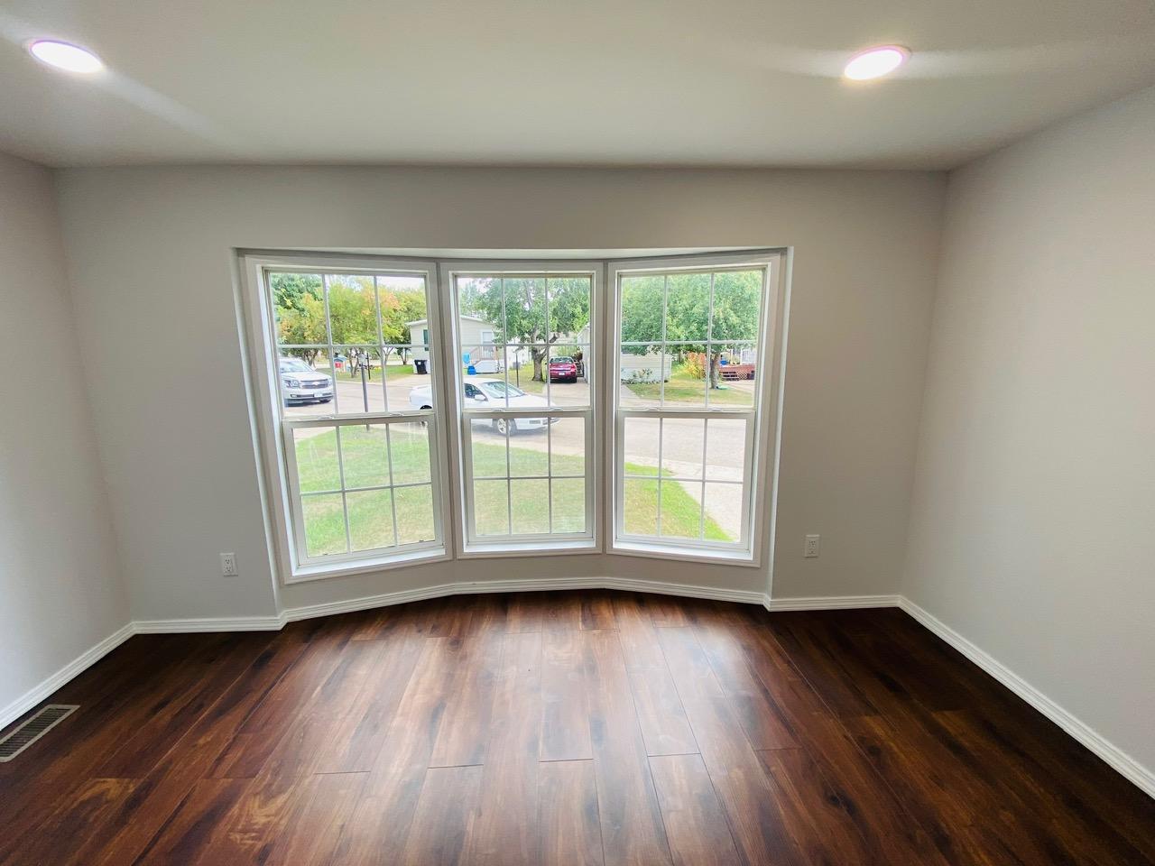 1017 Meadow Lane Ne Property Photo 19
