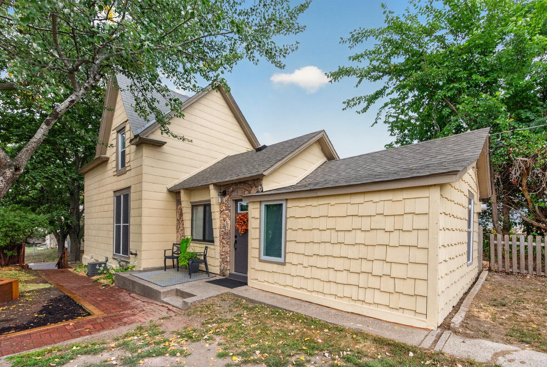 1084 Sylvan Street Property Photo 6