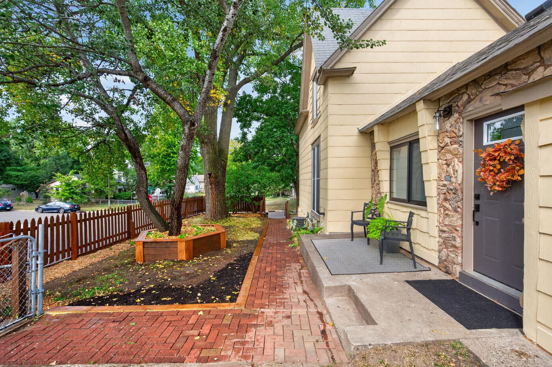 1084 Sylvan Street Property Photo 7