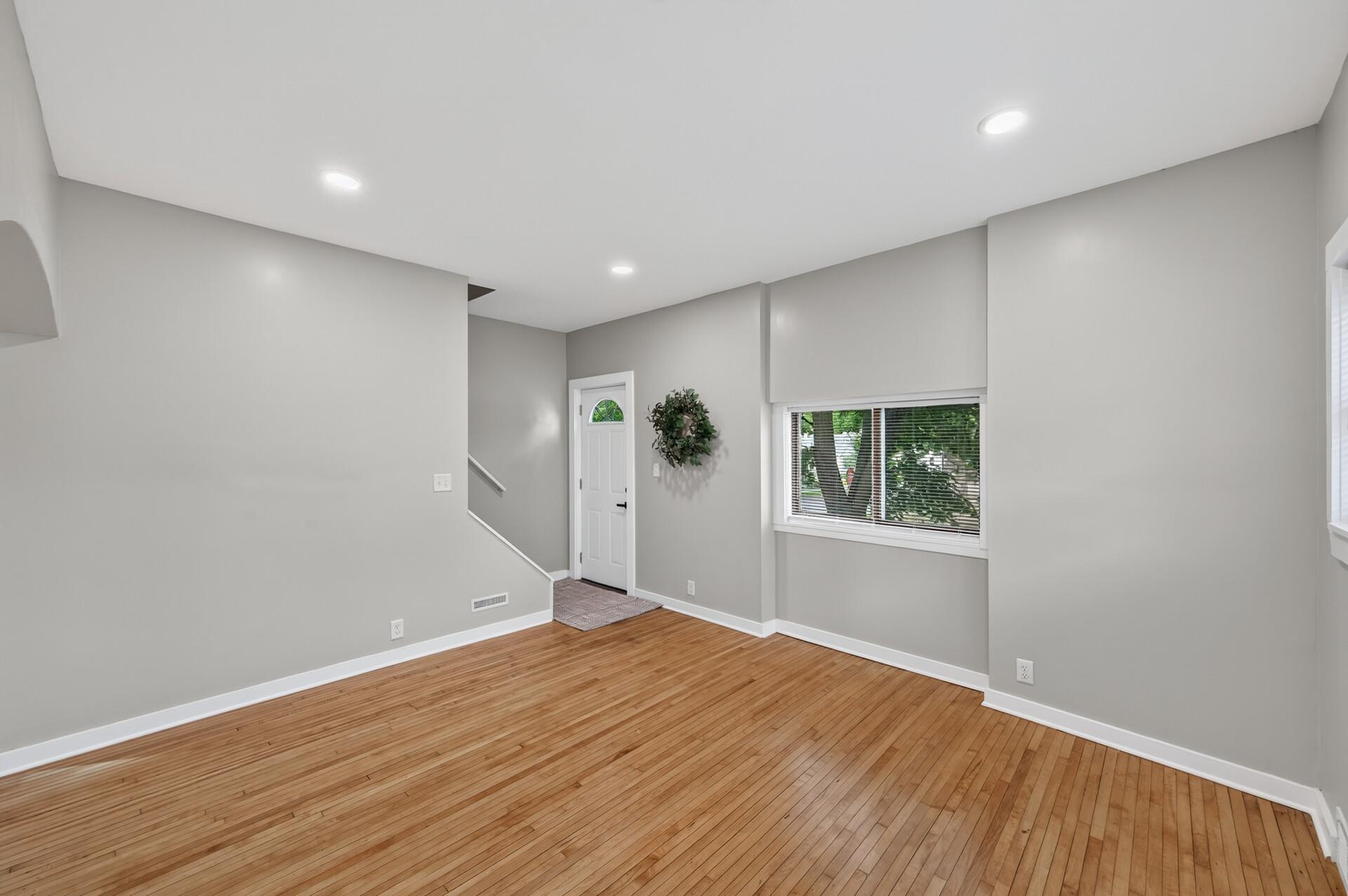 1084 Sylvan Street Property Photo 11