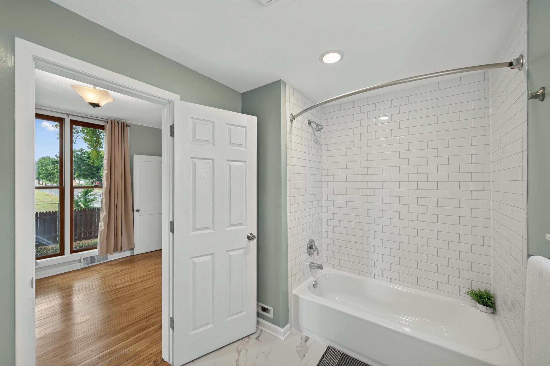 1084 Sylvan Street Property Photo 16