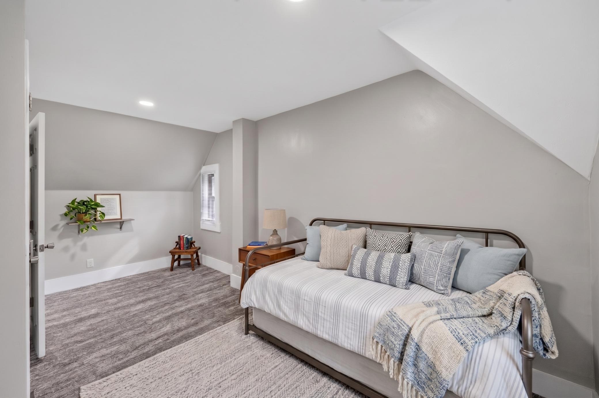 1084 Sylvan Street Property Photo 19