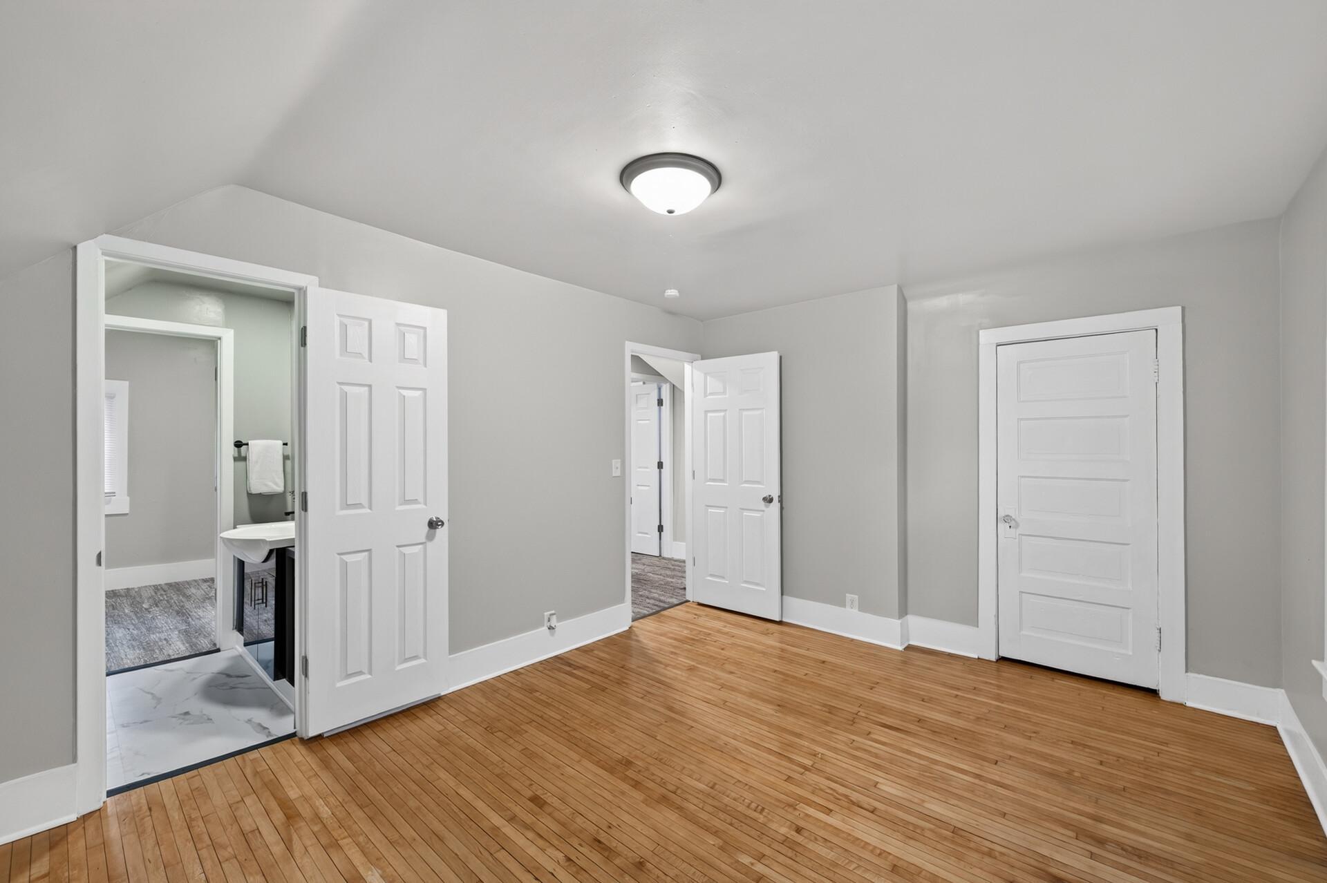1084 Sylvan Street Property Photo 21