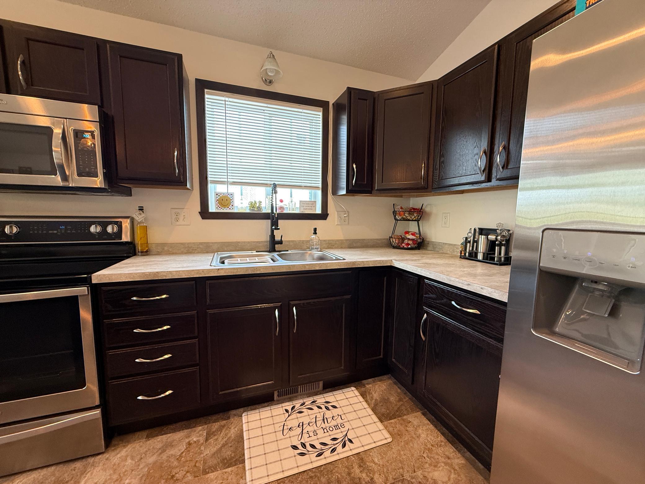 313 5th Street E Property Photo 4