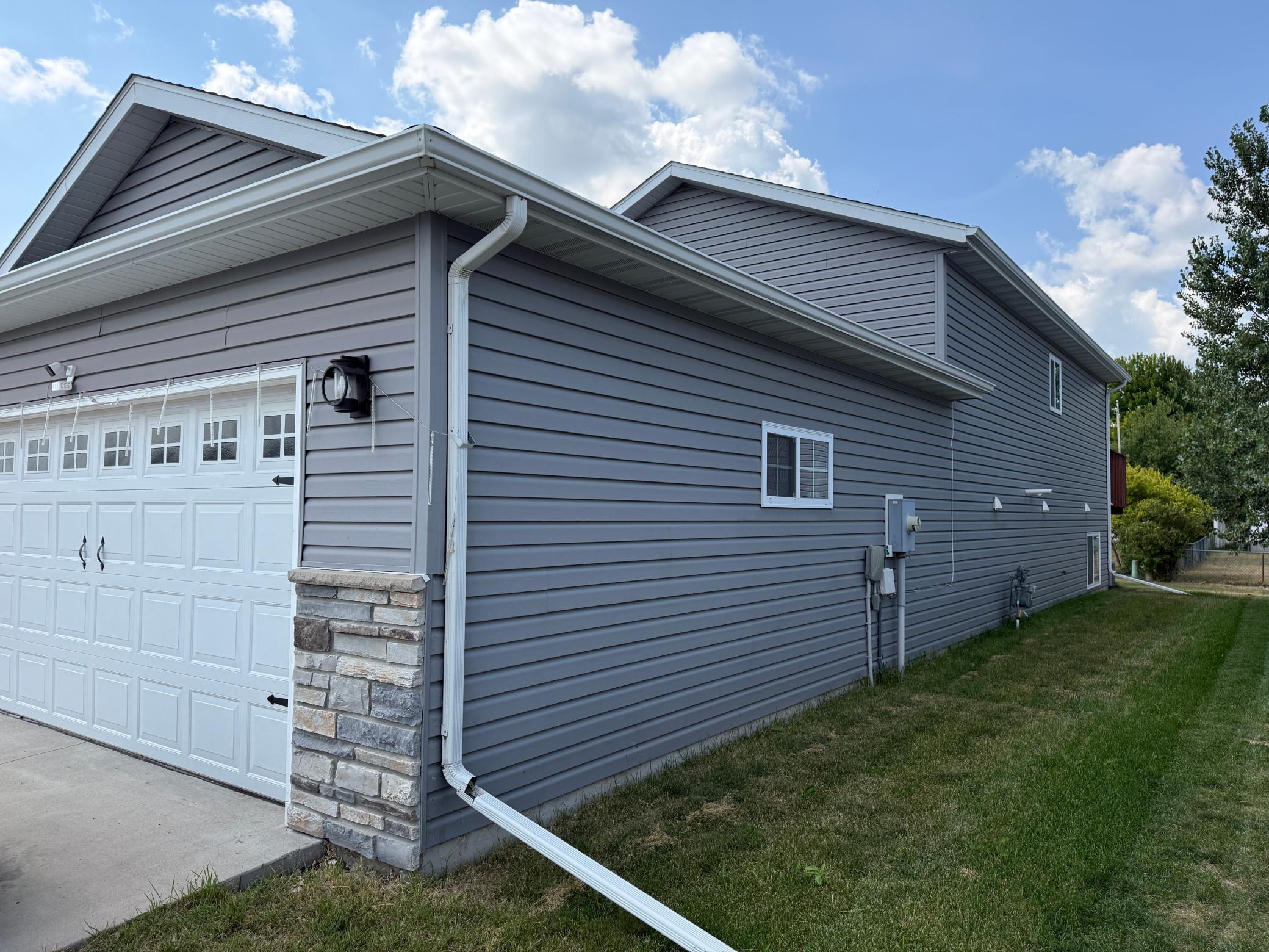 313 5th Street E Property Photo 20