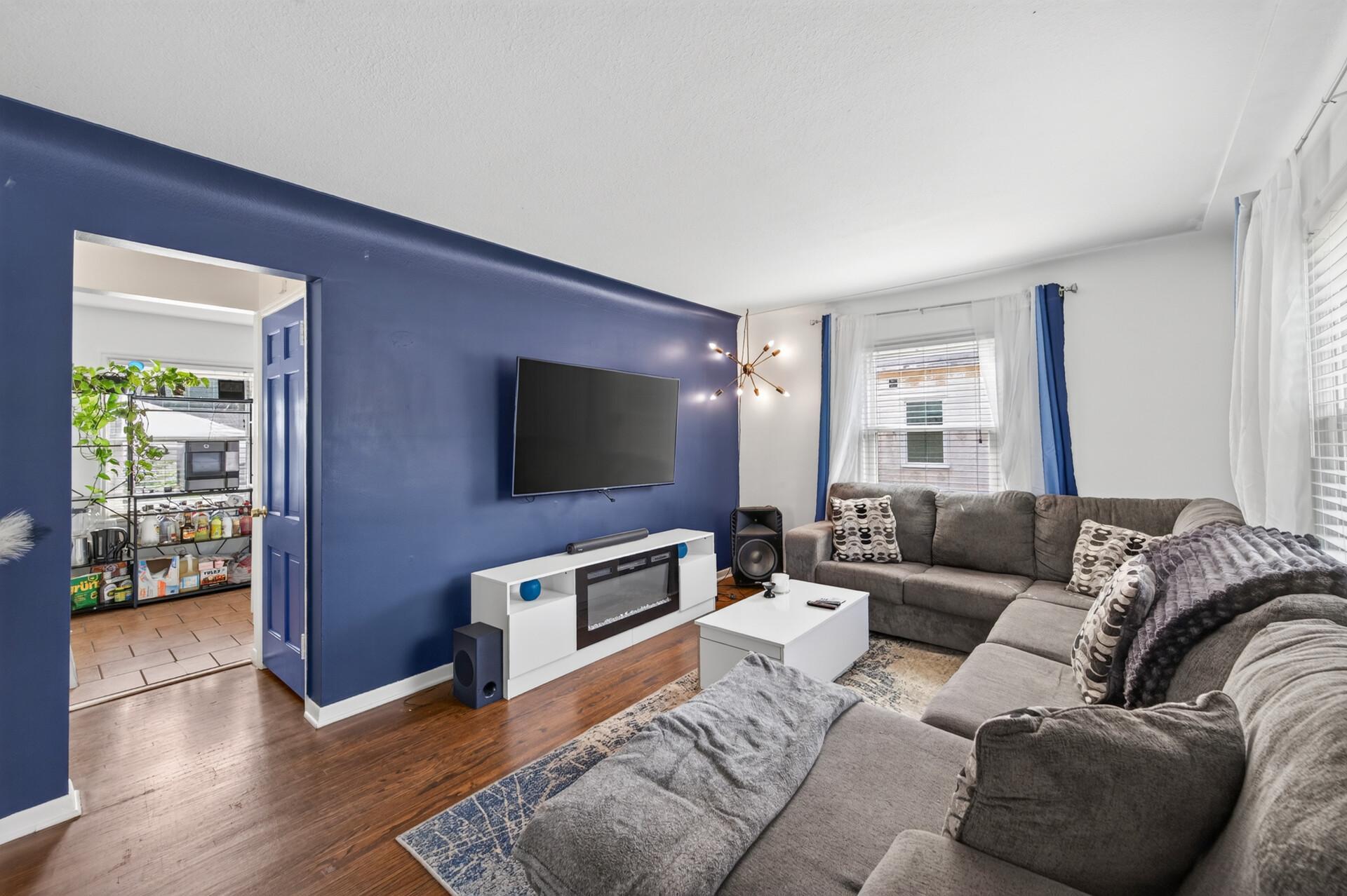 4806 Fremont Avenue N Property Photo 2