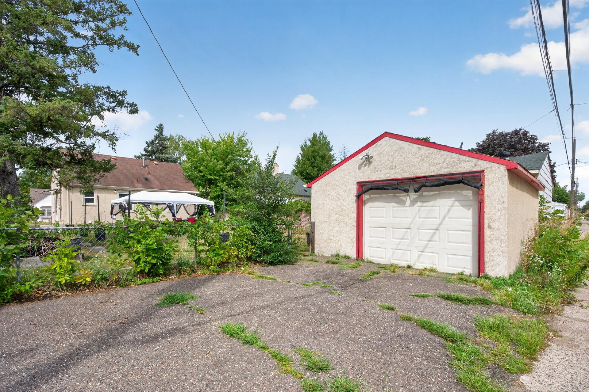 4806 Fremont Avenue N Property Photo 20