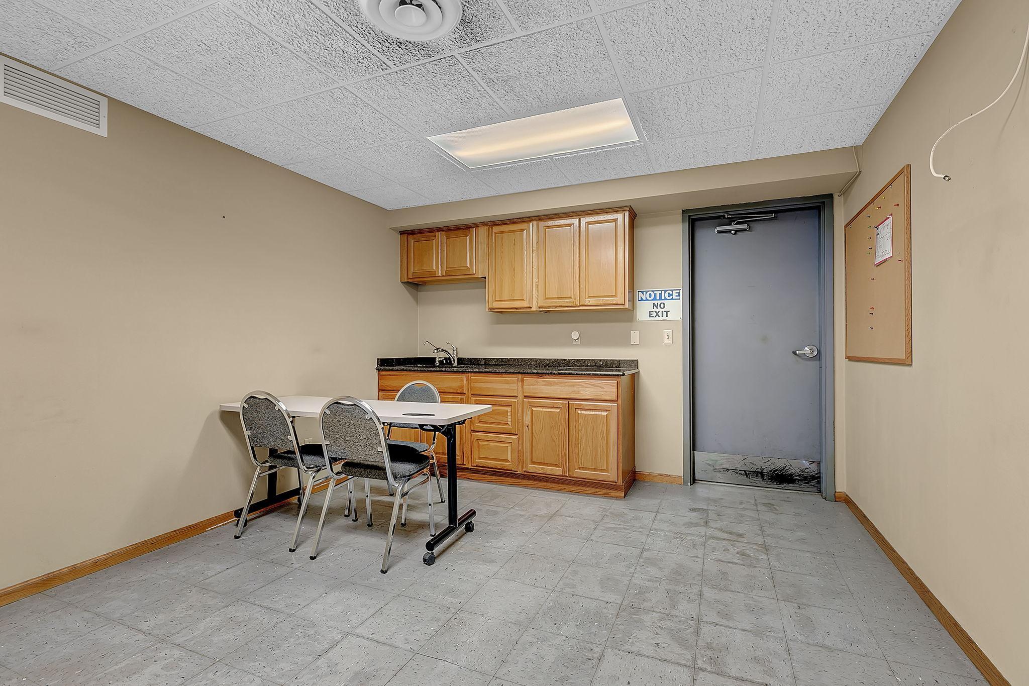2627 Clearwater Road Property Photo 15