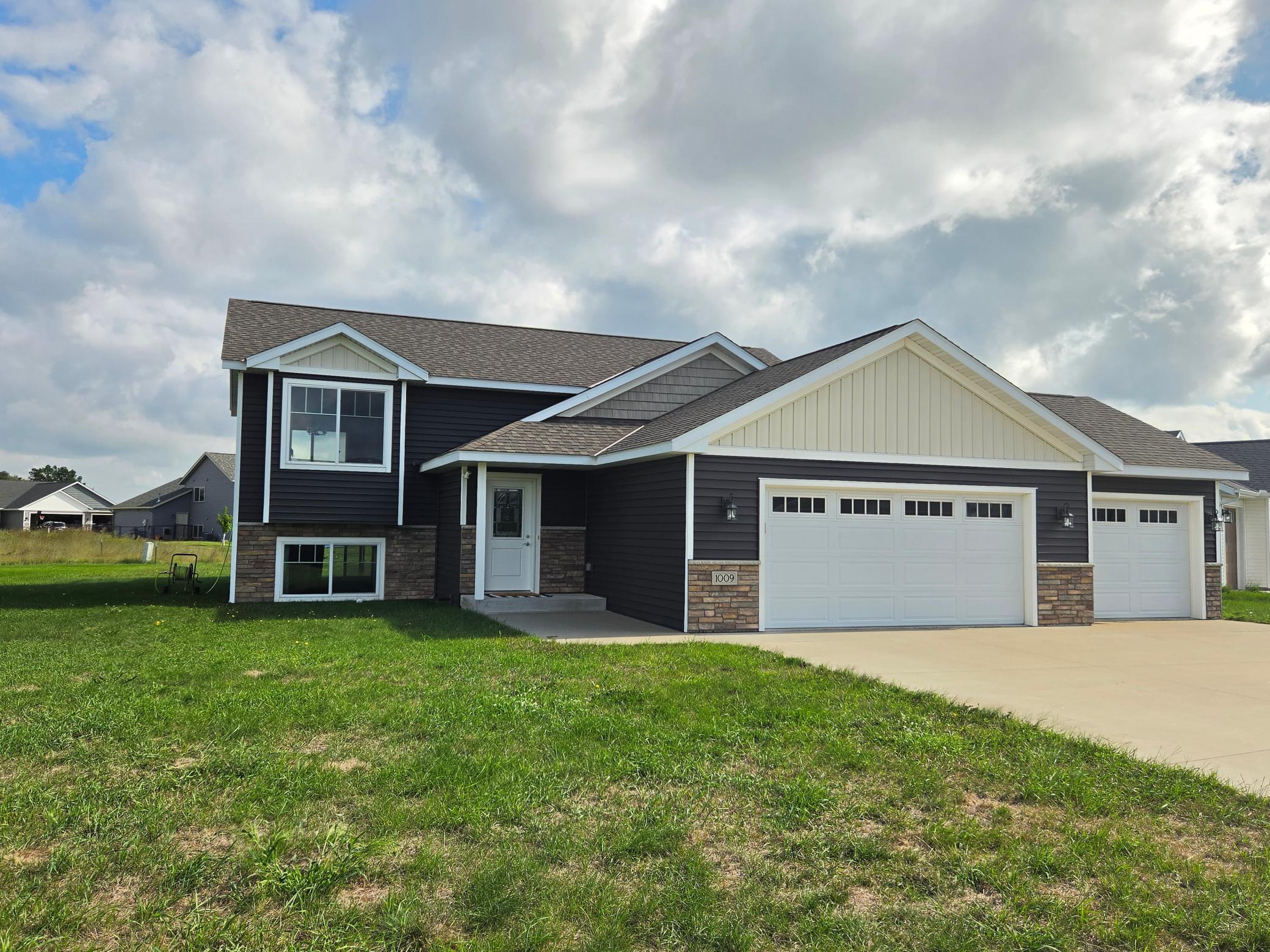 1009 26th Street Loop Property Photo 1