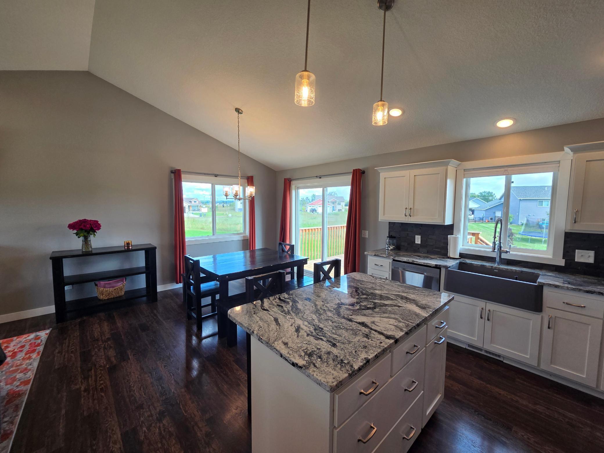 1009 26th Street Loop Property Photo 6