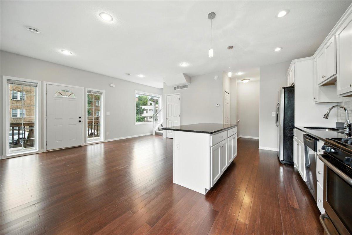 600 W 32nd Street 1 Property Photo 4