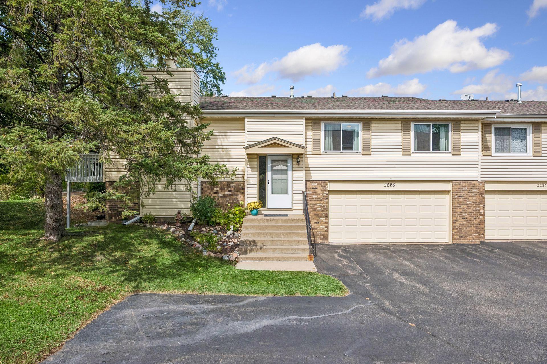 5225 Beachside Drive Property Photo 1