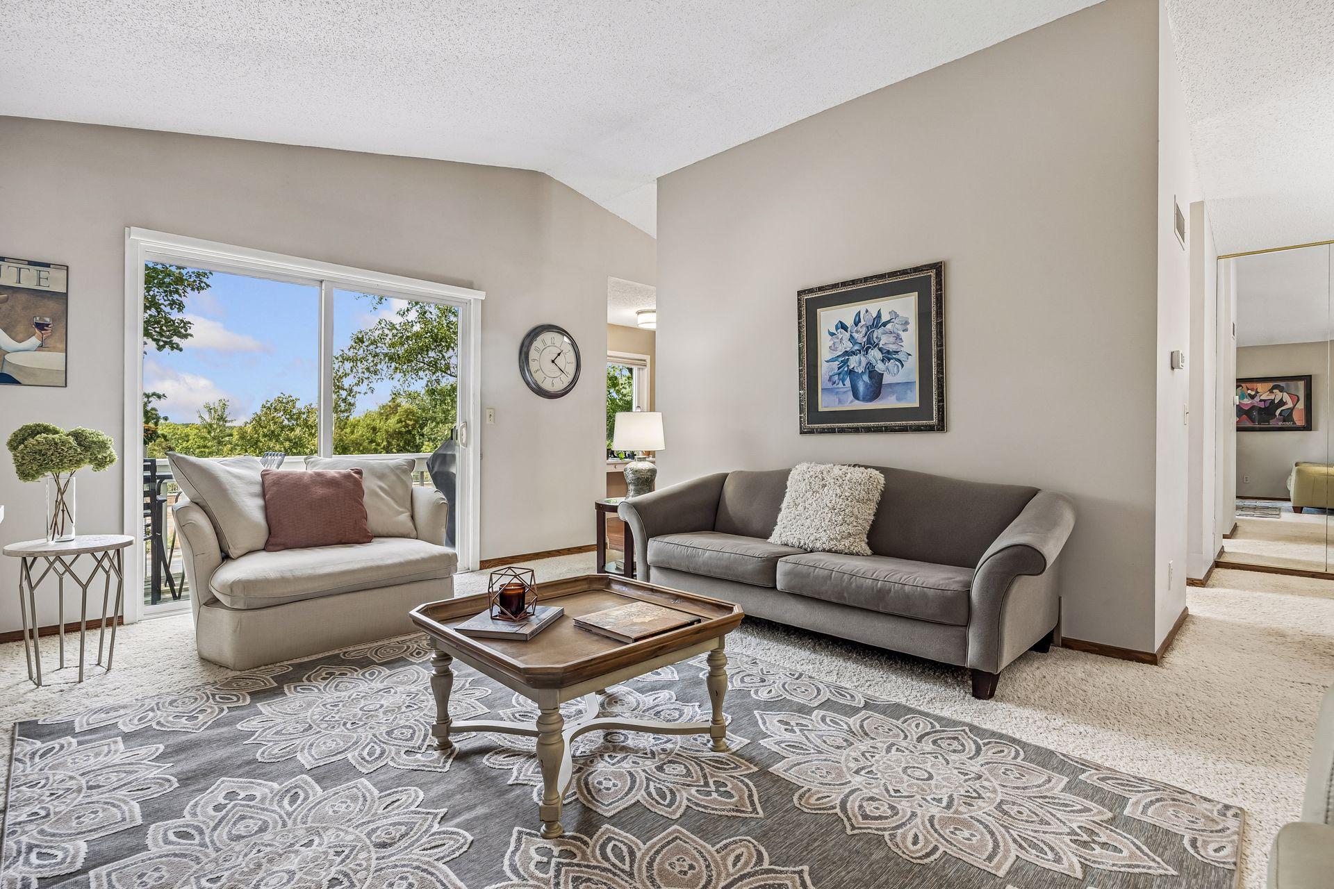 5225 Beachside Drive Property Photo 6