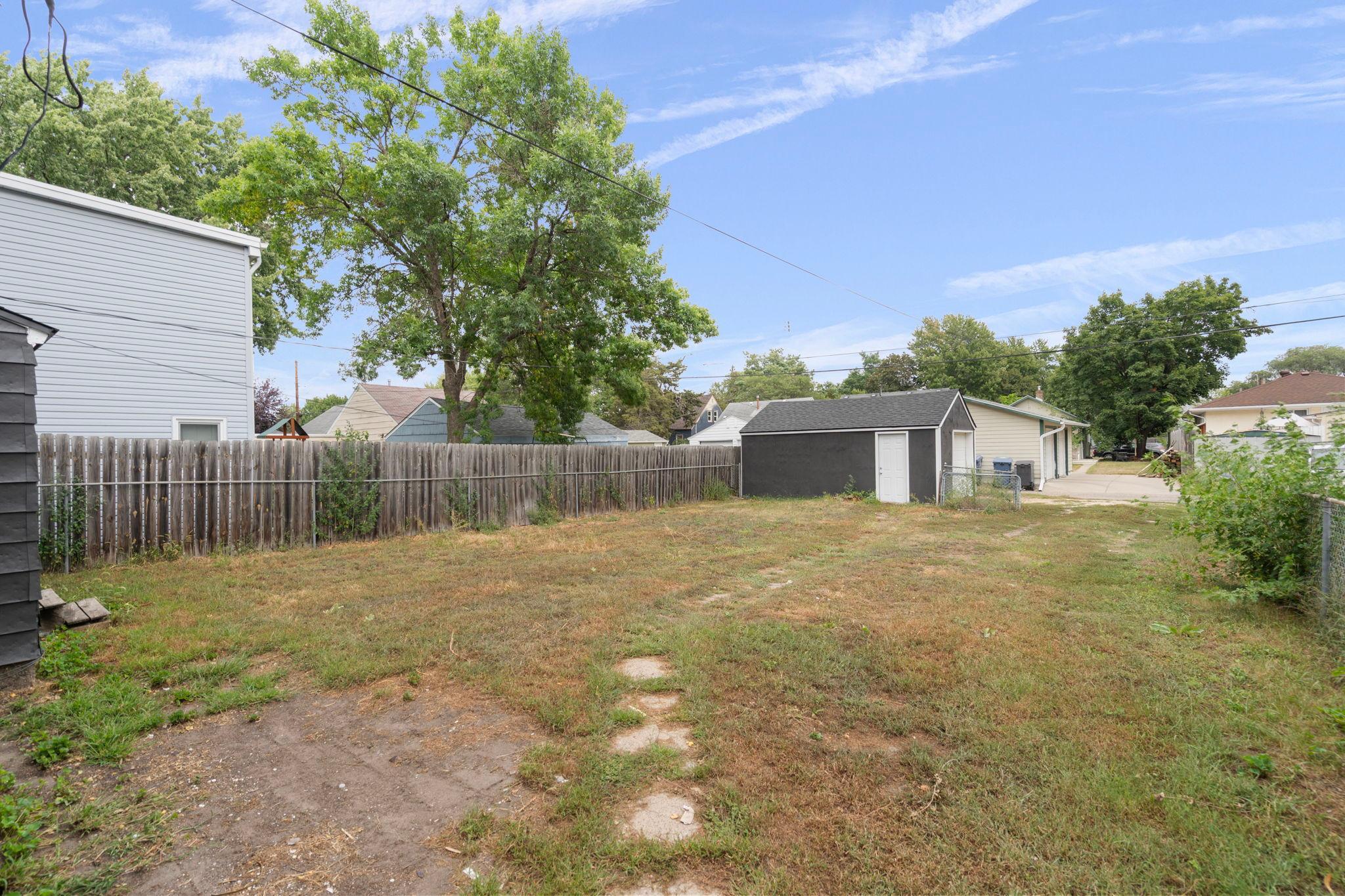 5226 Girard Avenue N Property Photo 4