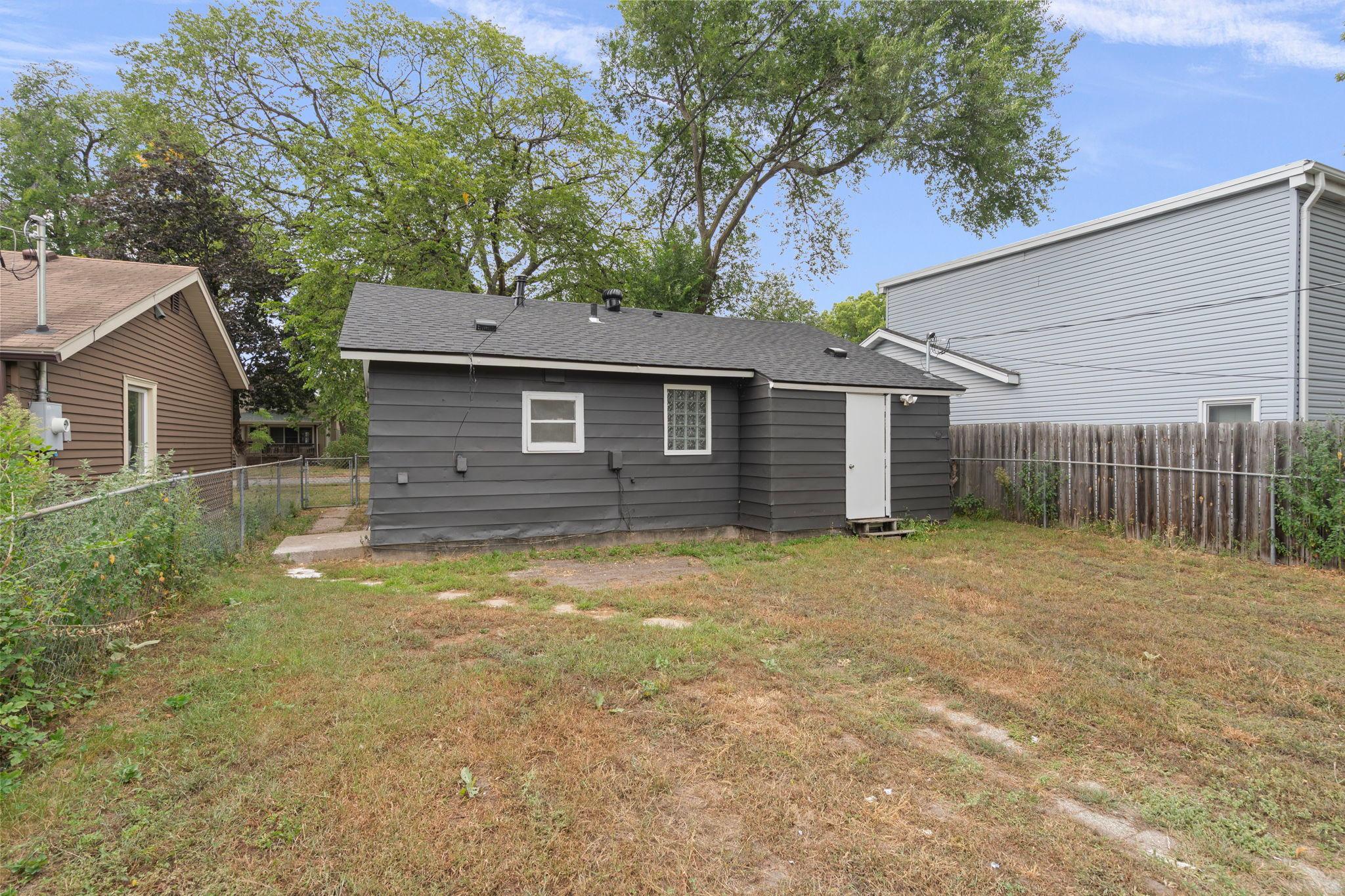 5226 Girard Avenue N Property Photo 5