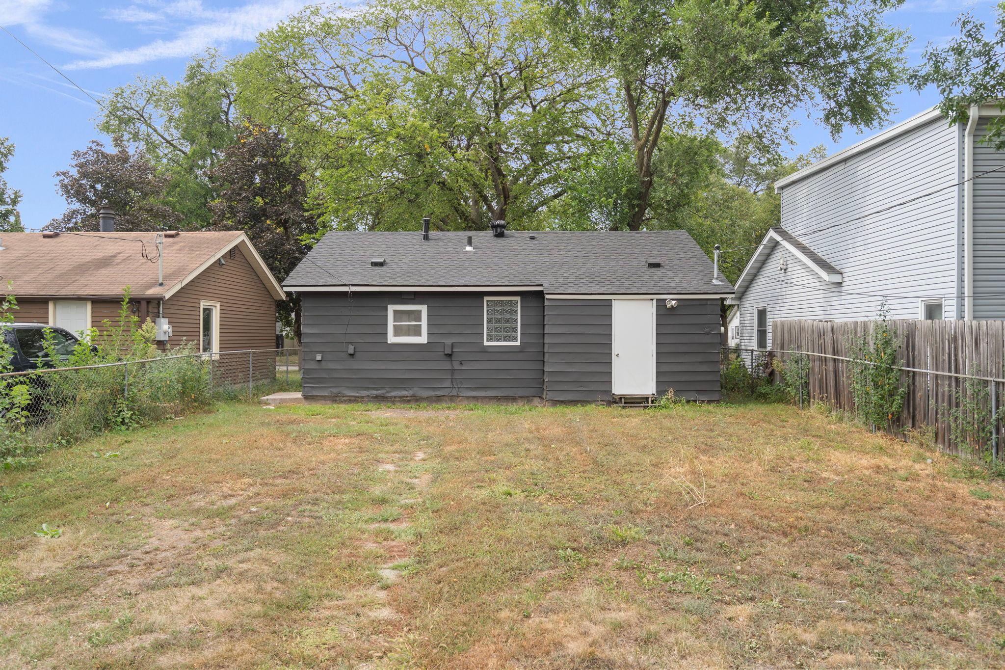 5226 Girard Avenue N Property Photo 6