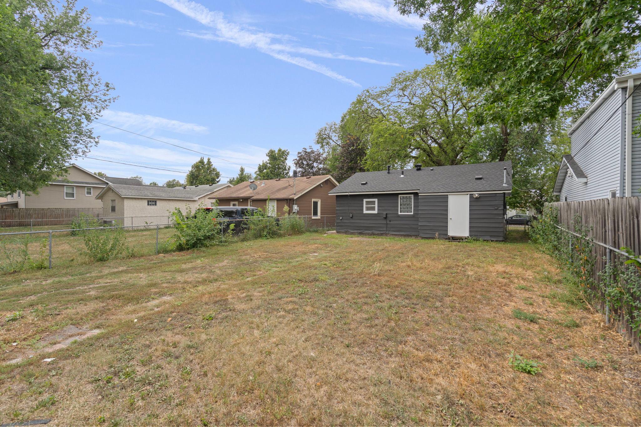 5226 Girard Avenue N Property Photo 8