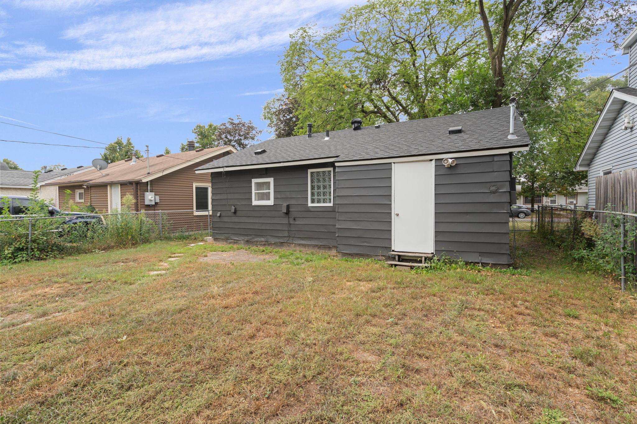 5226 Girard Avenue N Property Photo 9