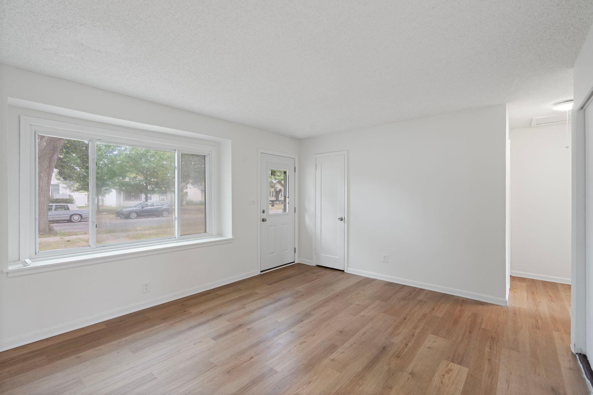 5226 Girard Avenue N Property Photo 10