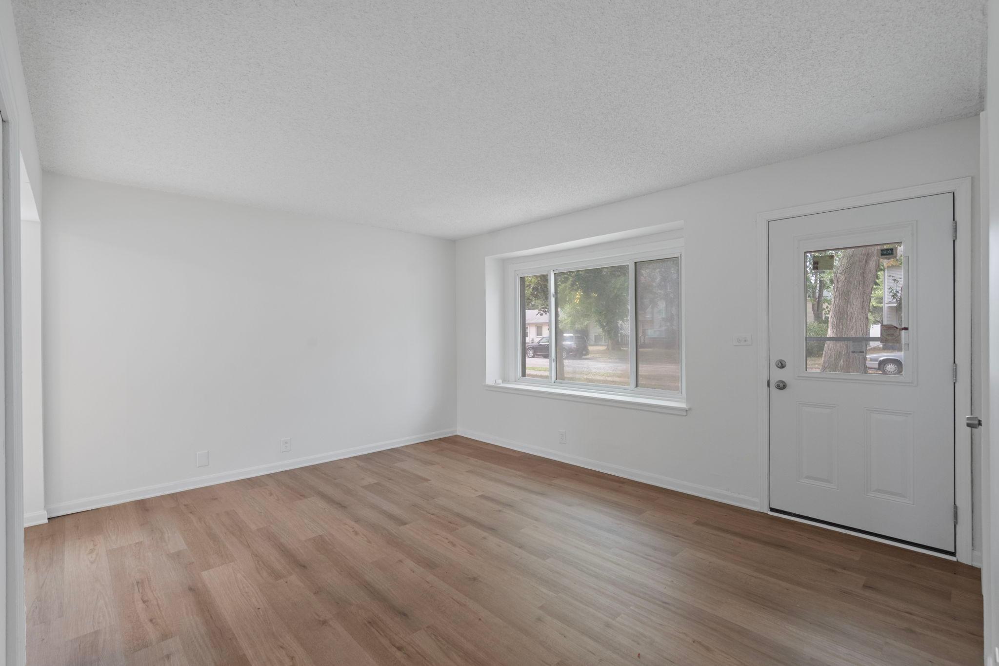 5226 Girard Avenue N Property Photo 12