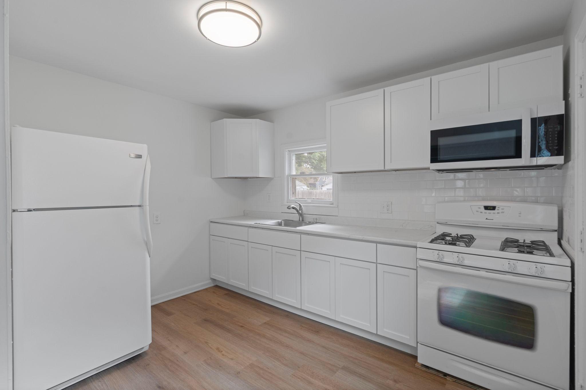 5226 Girard Avenue N Property Photo 13