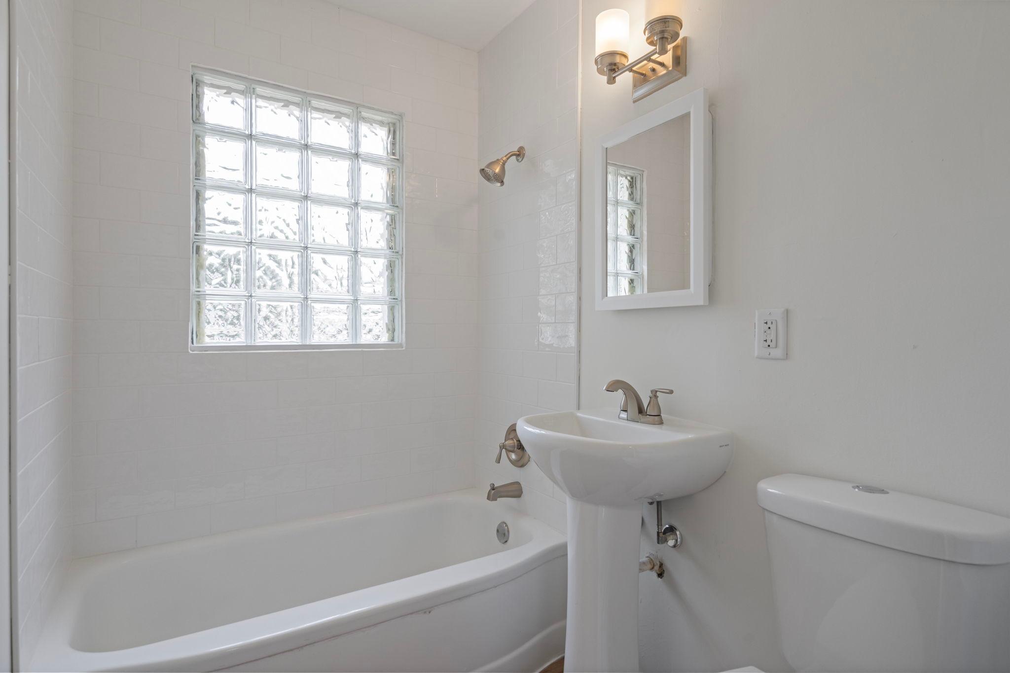5226 Girard Avenue N Property Photo 16