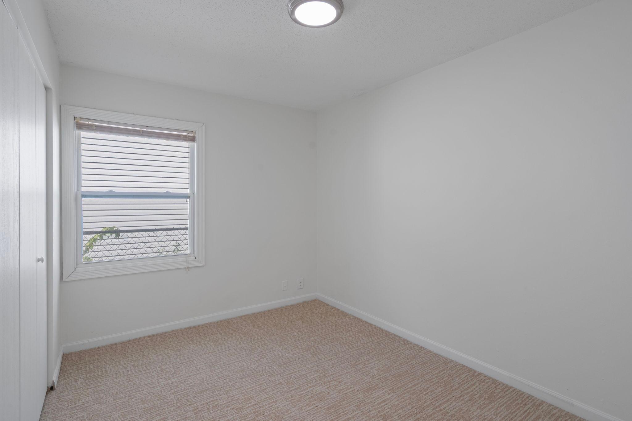 5226 Girard Avenue N Property Photo 18